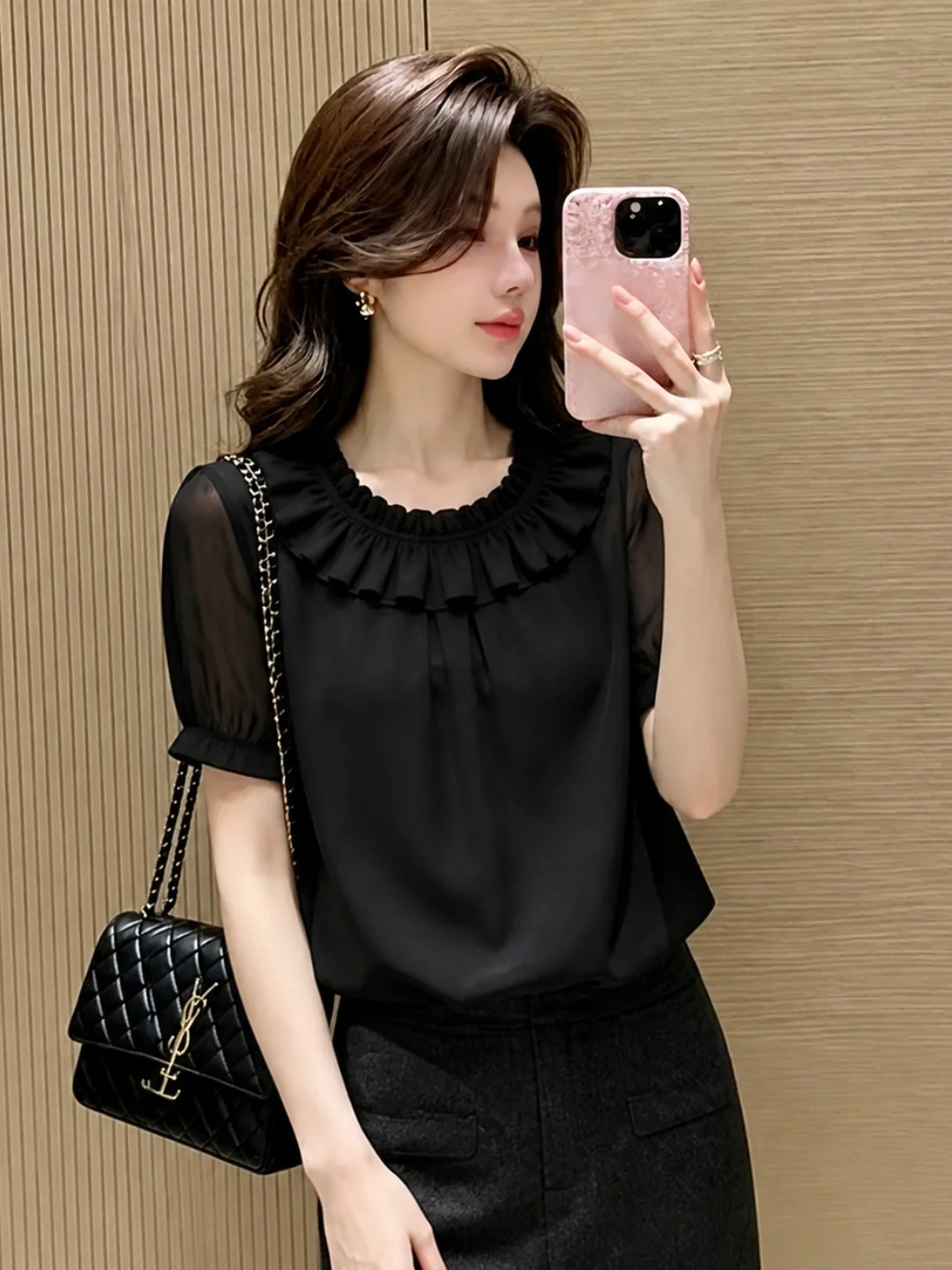 Elegant Black round Neck Slimming Shirt Commute Fashion Short Sleeve Women's Top Korean Style Straight Cut Summer Versatile
Elegant Black round Neck Slimming Shirt Commute Fashion Short Sleeve Women's Top Korean Style Straight Cut Summer Versatile