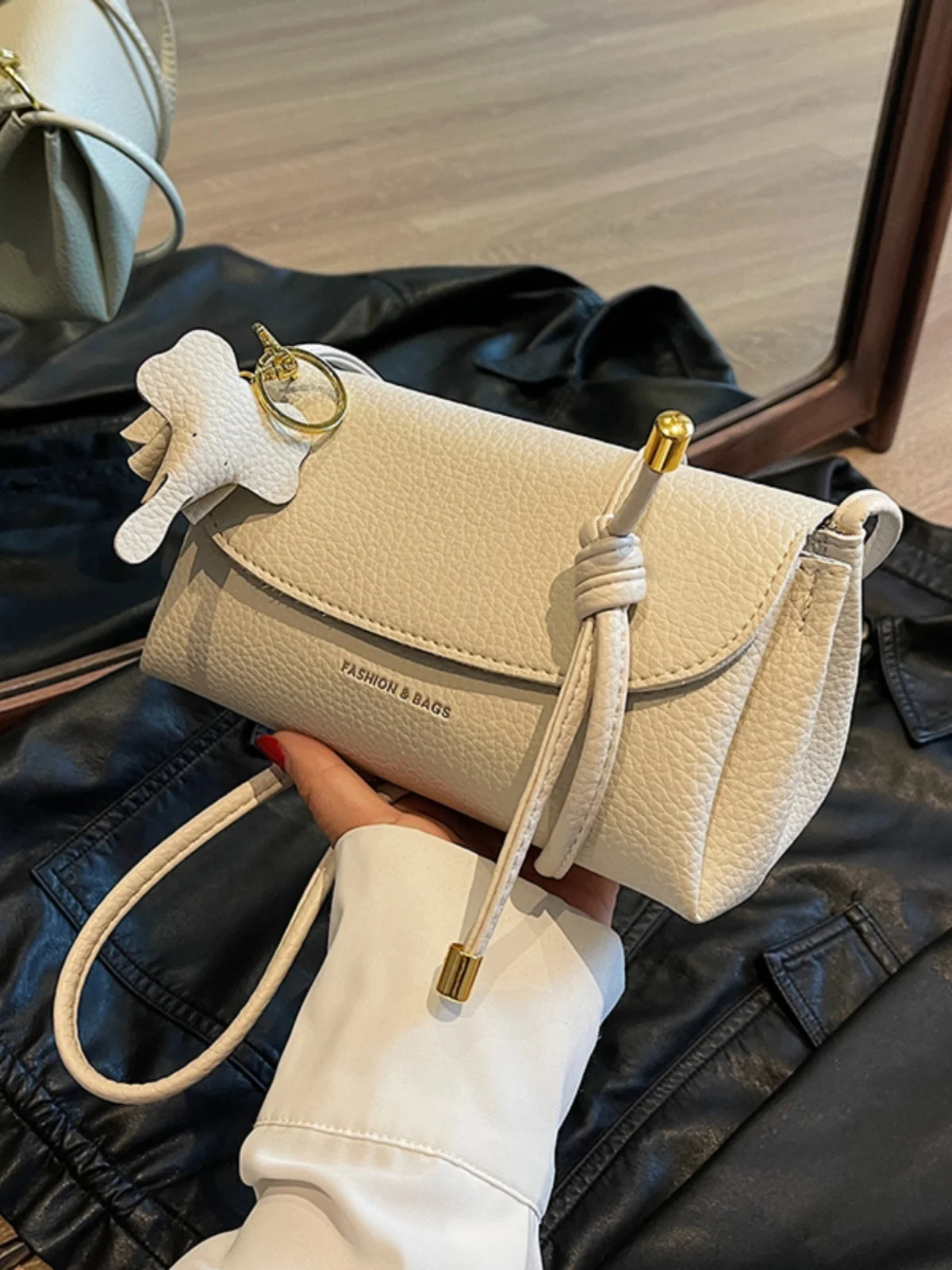 Маленькая квадратная сумка Sli, женская сумка через плечо, модная летняя сумка из мягкой искусственной кожи, корейская однотонная сумка для отдыха
Маленькая квадратная сумка Sli, женская сумка через плечо, модная летняя сумка из мягкой искусственной кожи, корейская однотонная сумка для отдыха