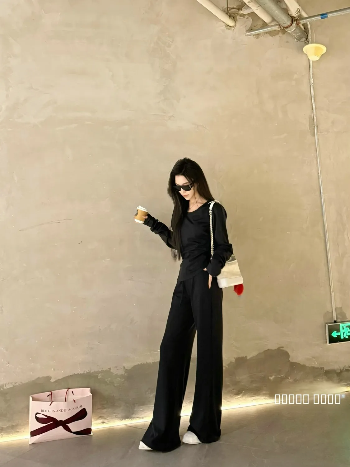 Весенний спортивный костюм для женщин: комплект из двухстороннего лиоцелла и шерстяного вельвета с высокой талией, длинными брюками и длинными рукавами – комфортный наряд
Весенний спортивный костюм для женщин: комплект из двухстороннего лиоцелла и шерстяного вельвета с высокой талией, длинными брюками и длинными рукавами – комфортный наряд