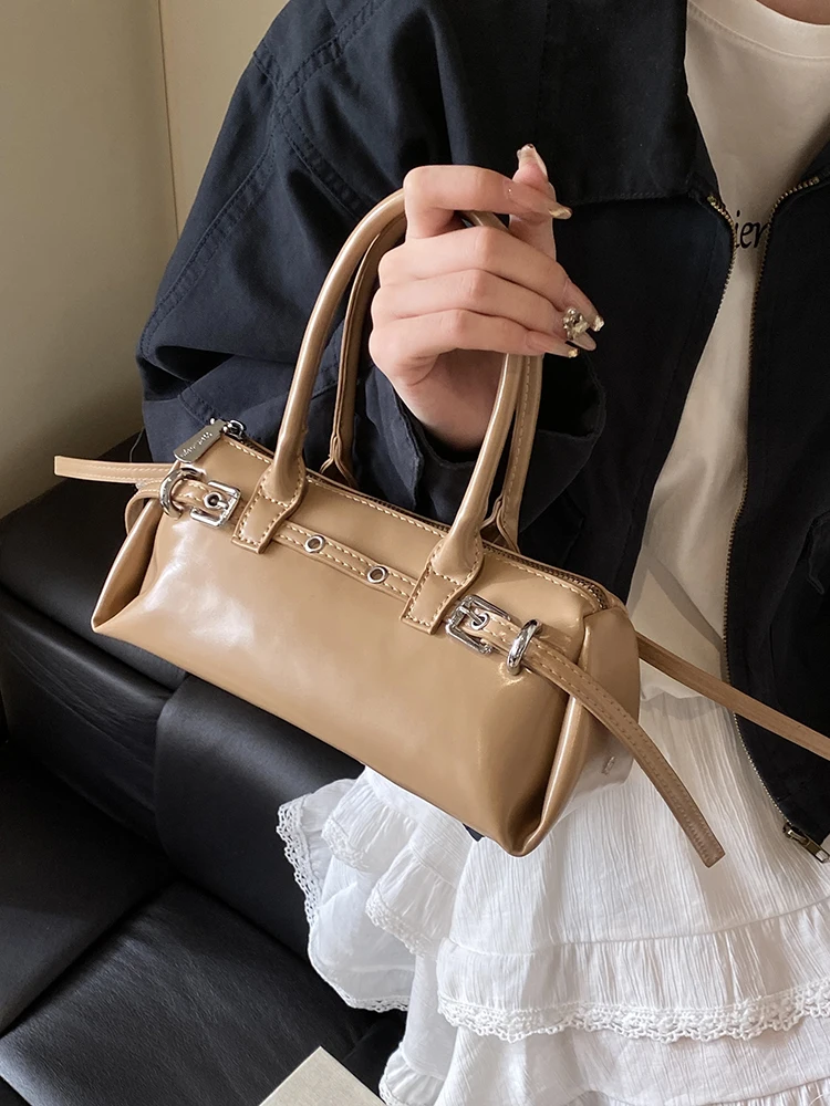 High End Women Handbags 2025 Spring Summer Versatile PU Leather Shoulder Bags Ladies Trend Commuting Messenger Pack
High End Women Handbags 2025 Spring Summer Versatile PU Leather Shoulder Bags Ladies Trend Commuting Messenger Pack