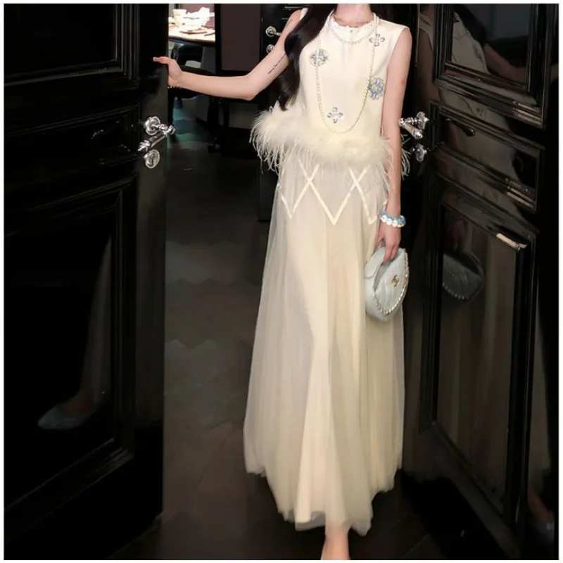 A Gentle and Elegant New Chinese-style Gold Medal-like Suit An Elegant Layering Vest Top and Skirt Set for Autumn Fashion Retro
A Gentle and Elegant New Chinese-style Gold Medal-like Suit An Elegant Layering Vest Top and Skirt Set for Autumn Fashion Retro