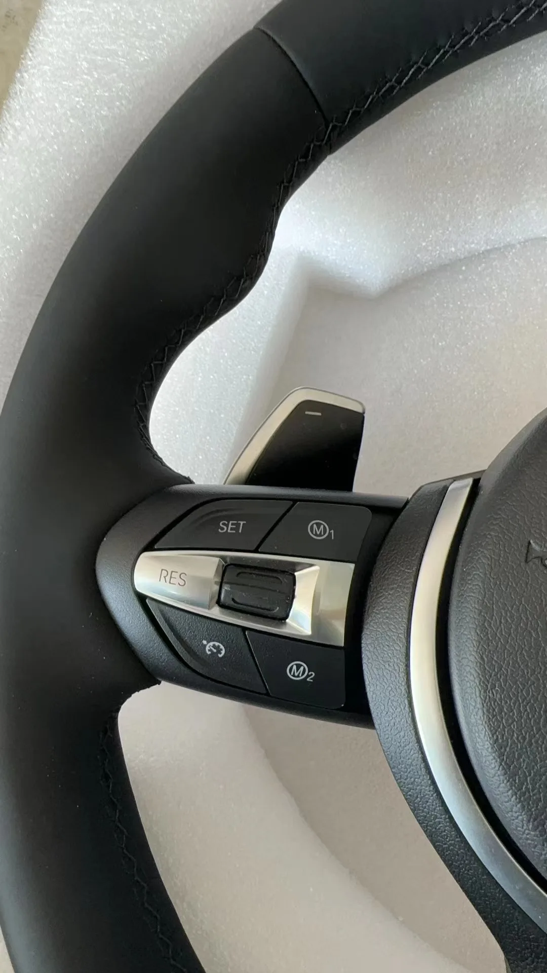 Customized high-quality steering wheel suitable for BMW 5 Series F10 F11 M version with ACC steering wheel F10 steering wheel
Customized high-quality steering wheel suitable for BMW 5 Series F10 F11 M version with ACC steering wheel F10 steering wheel