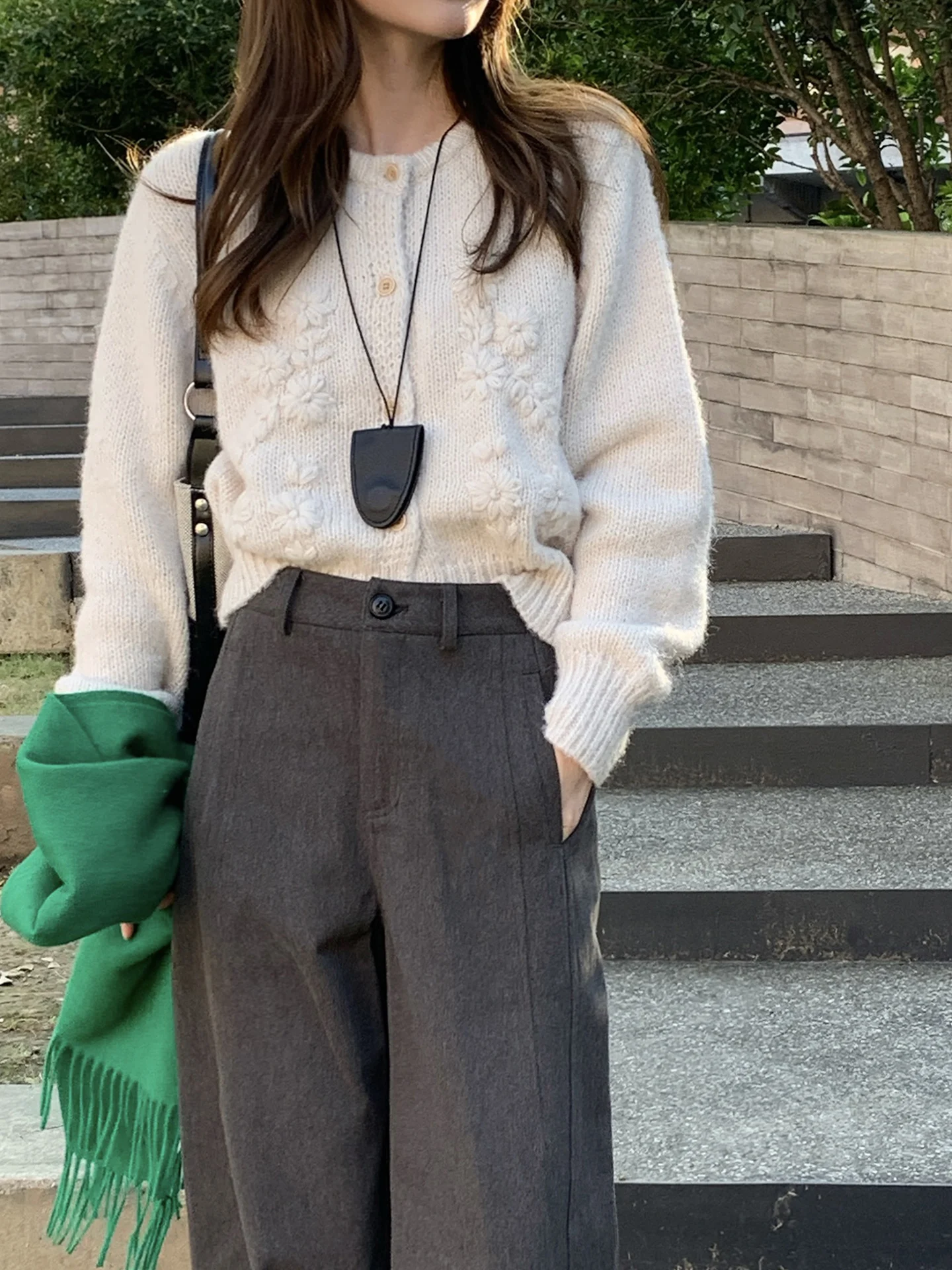 Вязаный крючком свитер OONA ручной работы с цветочным узором, женский, осенне-зимний, свободный, укороченный, вязаный, открытый кардиган, теплый, утолщенный, с длинными рукавами, круглый вырез...
Вязаный крючком свитер OONA ручной работы с цветочным узором, женский, осенне-зимний, свободный, укороченный, вязаный, открытый кардиган, теплый, утолщенный, с длинными рукавами, круглый вырез...