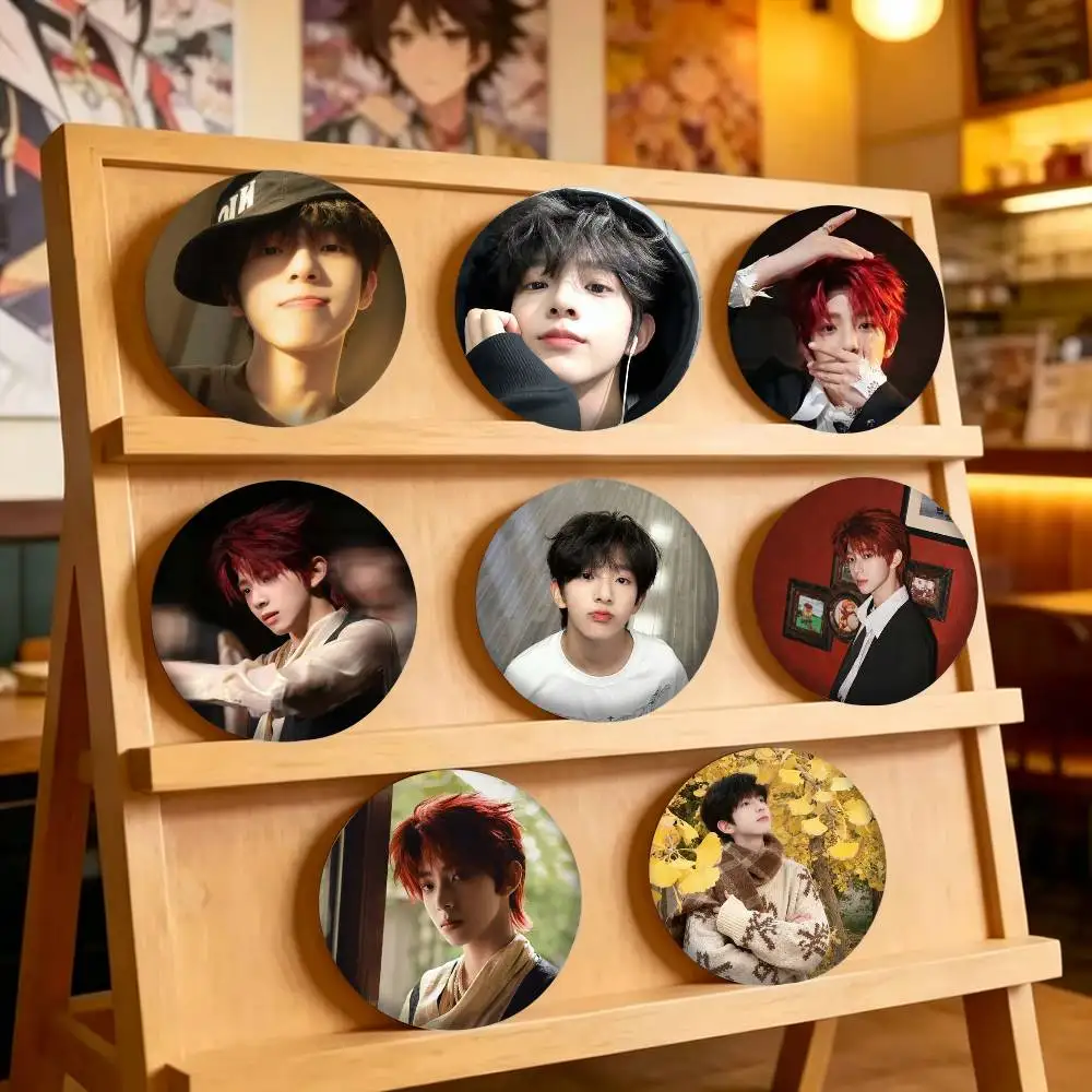 Hot Singer Chen Junming 25 32 44 58 75mm Badges Personalized Round Brooches Pins Accessory Gift
Hot Singer Chen Junming 25 32 44 58 75mm Badges Personalized Round Brooches Pins Accessory Gift