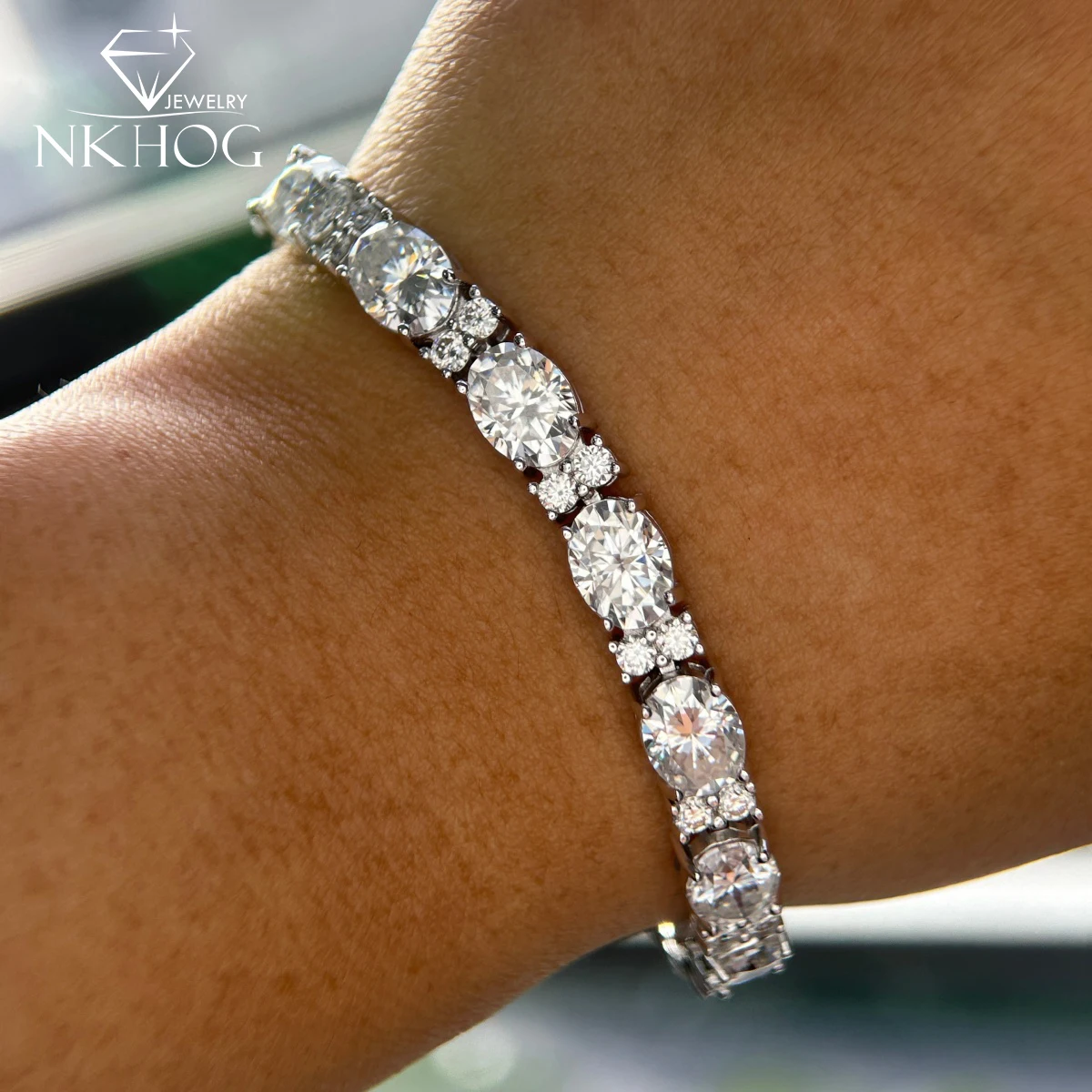 NKHOG Oval Moissanite Tennis Bracelets For Women Men 925 Sterling Silver 6*8mm Lab Diamond Wedding Hand Chains Fine Jewelry Gift
NKHOG Oval Moissanite Tennis Bracelets For Women Men 925 Sterling Silver 6*8mm Lab Diamond Wedding Hand Chains Fine Jewelry Gift