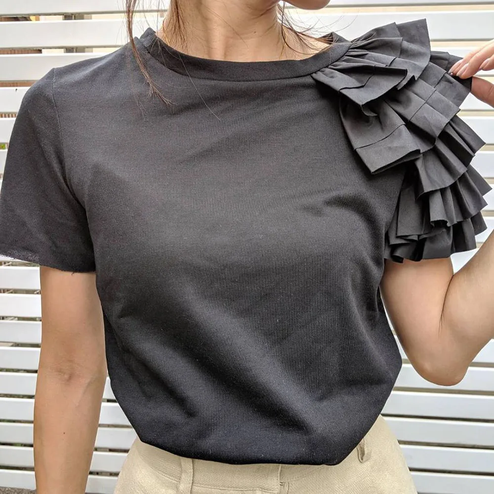 Black White Ruffles T Shirt Women Korean Japan 2023 Summer Solid Casual Short Sleeve Top Tee New Ladies Indie Tshirt Streetwear
Black White Ruffles T Shirt Women Korean Japan 2023 Summer Solid Casual Short Sleeve Top Tee New Ladies Indie Tshirt Streetwear