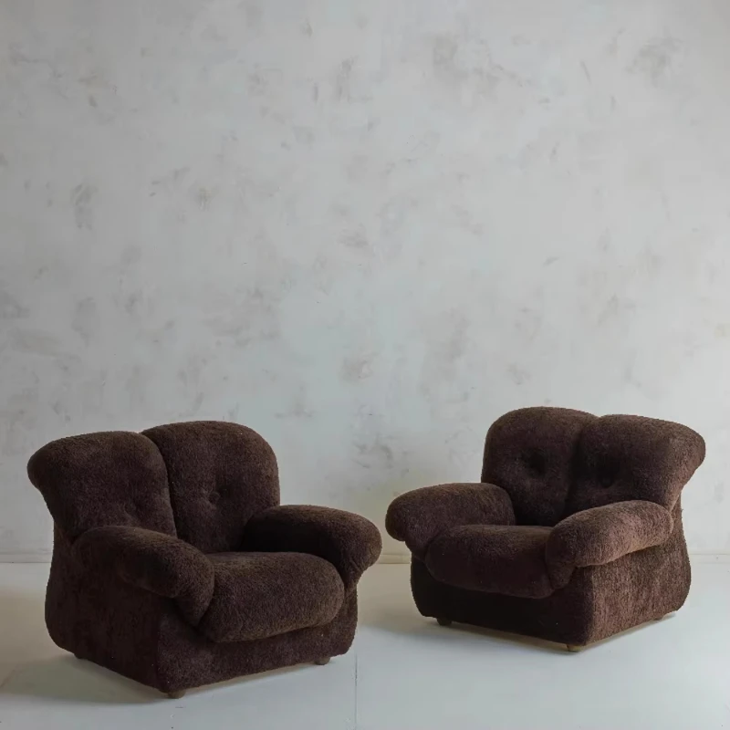 Modern casual sofa set with armrests, velvet fabric, rectangular, suitable for hotel or apartment use
Modern casual sofa set with armrests, velvet fabric, rectangular, suitable for hotel or apartment use