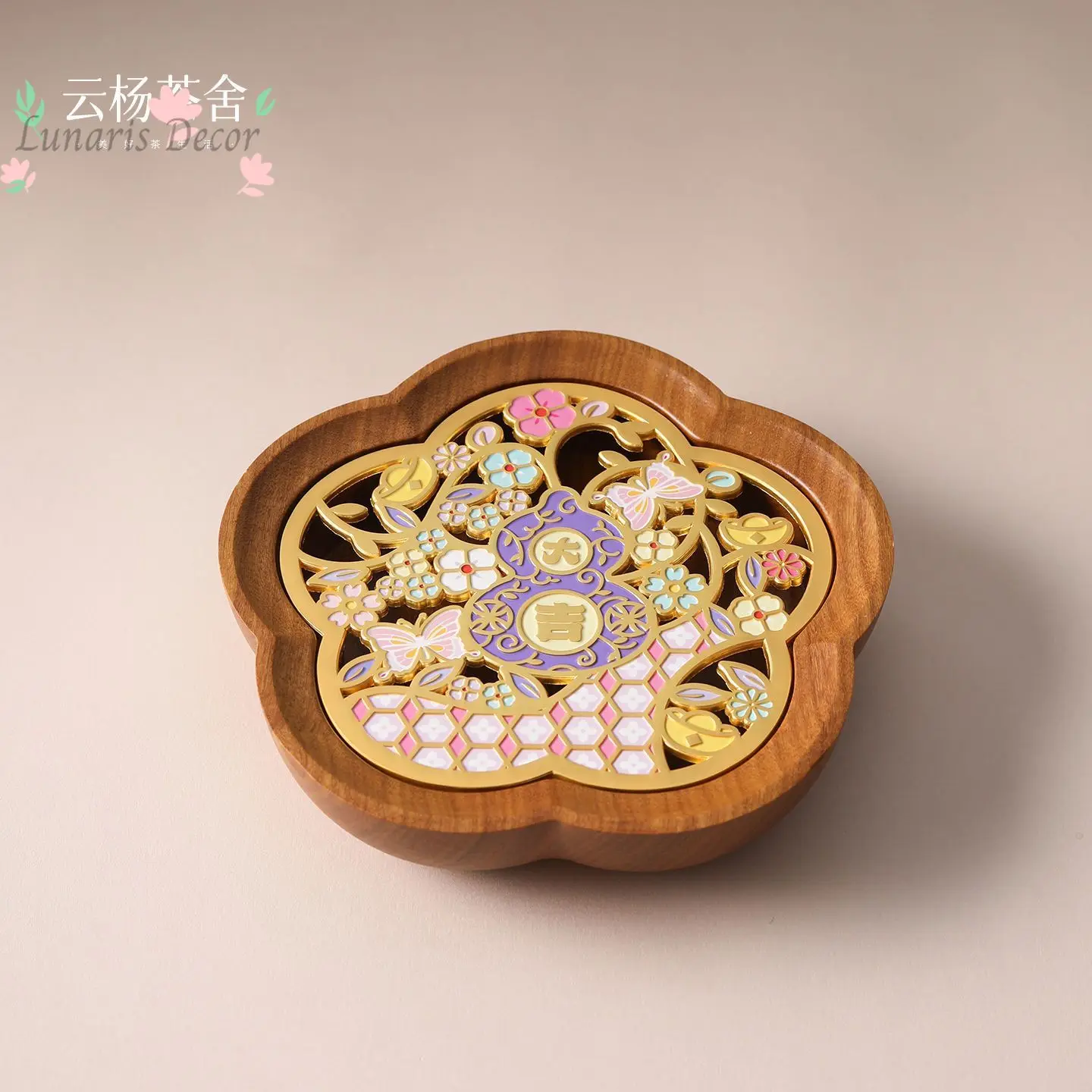 Teak pot bearing water storage tea tray small teacup pad high-end exquisite base tea tray dry brewing table
Teak pot bearing water storage tea tray small teacup pad high-end exquisite base tea tray dry brewing table