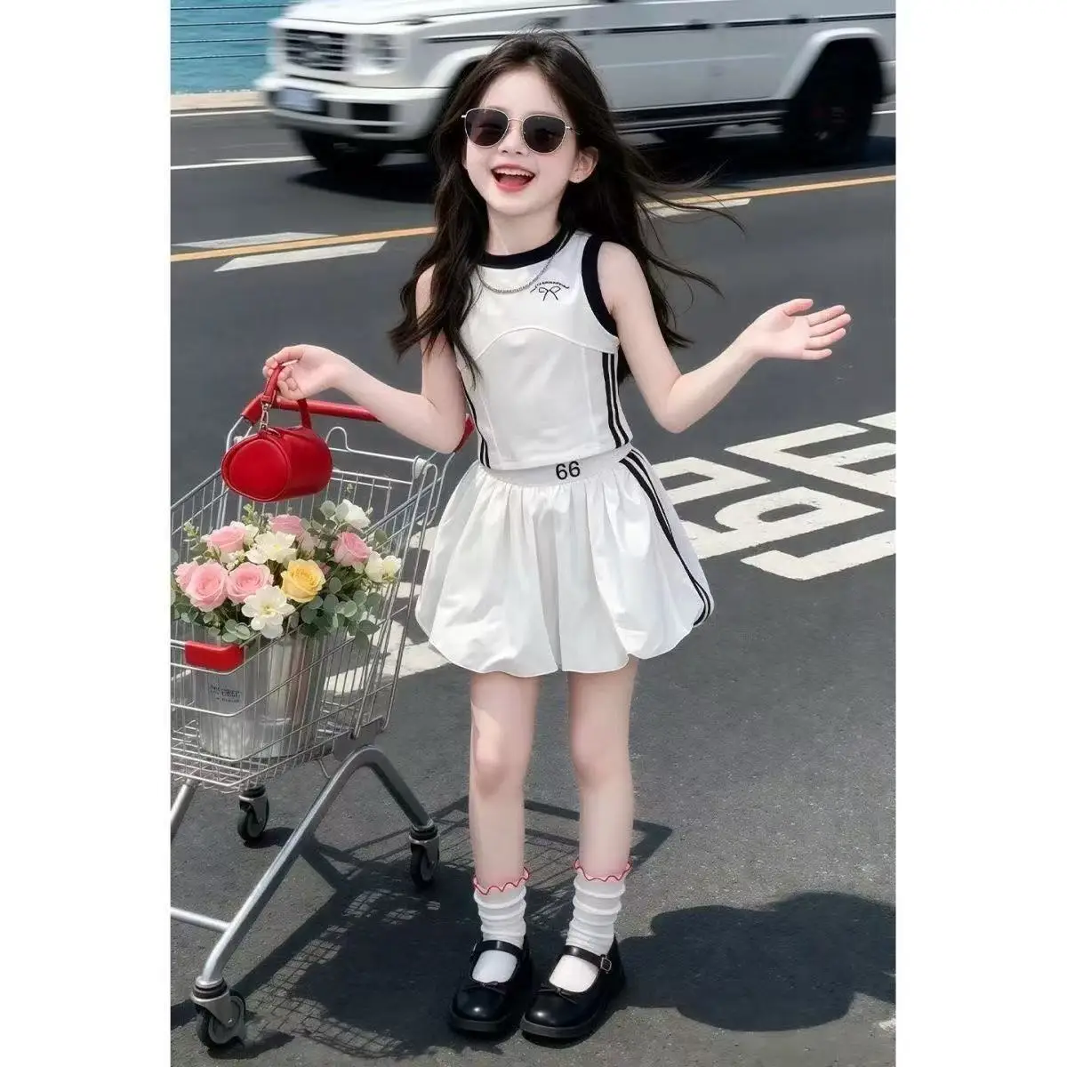 Girls' Summer Set New Fashionable Children's Tank Top Casual Flower Bud Pants Skirt Two Piece Set
Girls' Summer Set New Fashionable Children's Tank Top Casual Flower Bud Pants Skirt Two Piece Set