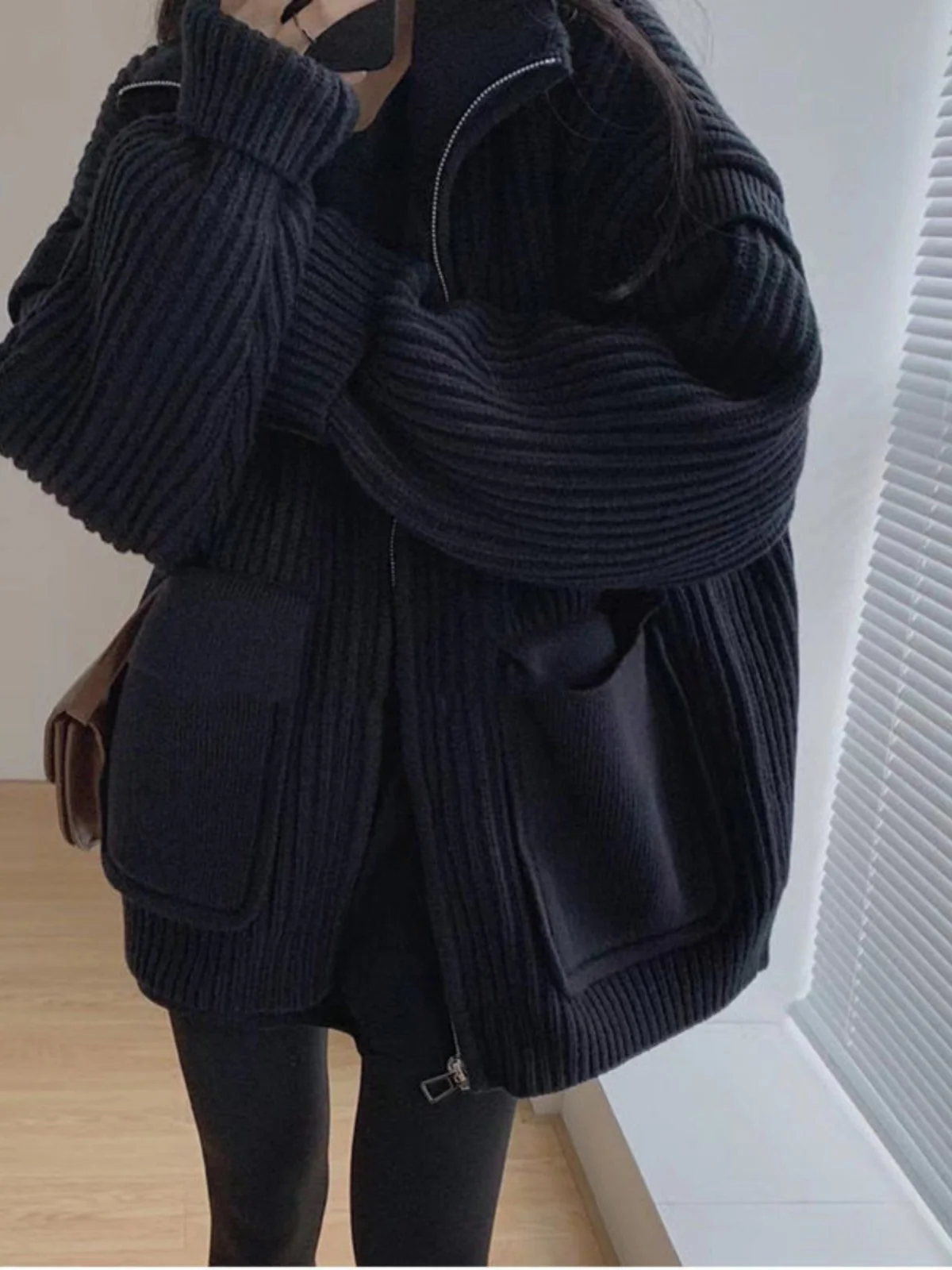 Large Size Autumn Winter High Collar Sweater Cardigan Loose Hong Kong Sle Men's Top Knitted Wear Trendy Casual Color
Large Size Autumn Winter High Collar Sweater Cardigan Loose Hong Kong Sle Men's Top Knitted Wear Trendy Casual Color