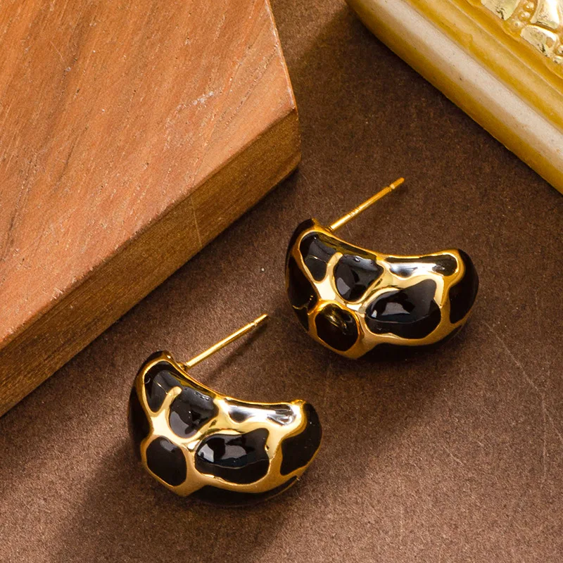 Fashionable Maillard style oil dripping irregular pattern earrings for women, light luxury, personalized and versatile commuting
Fashionable Maillard style oil dripping irregular pattern earrings for women, light luxury, personalized and versatile commuting