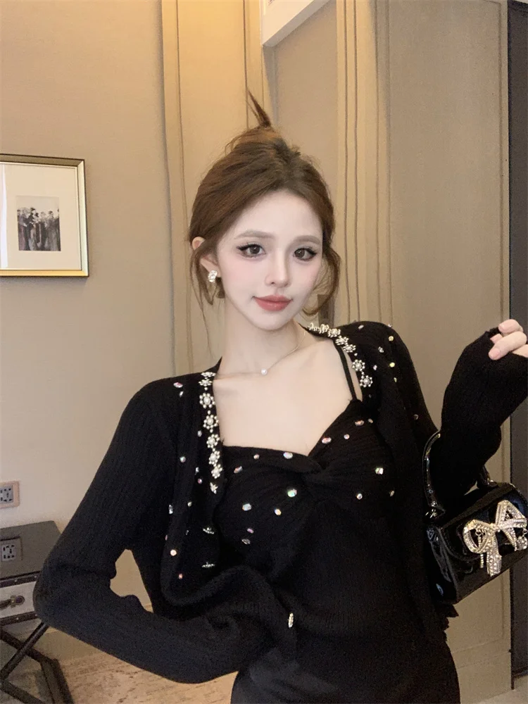 Rhinestone Knitted Suit Women's Spring Camisole Loose Long-sleeved Cardigan Short Jacket Two-piece Set Fashion Female Clothes
Rhinestone Knitted Suit Women's Spring Camisole Loose Long-sleeved Cardigan Short Jacket Two-piece Set Fashion Female Clothes