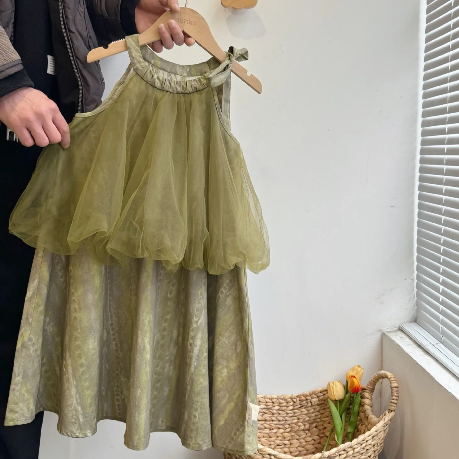 Mesh Dress 2025 Summer New Korean Fashion Solid Color Temperament Splicing Mesh Slip Dress Kids Clothes
Mesh Dress 2025 Summer New Korean Fashion Solid Color Temperament Splicing Mesh Slip Dress Kids Clothes