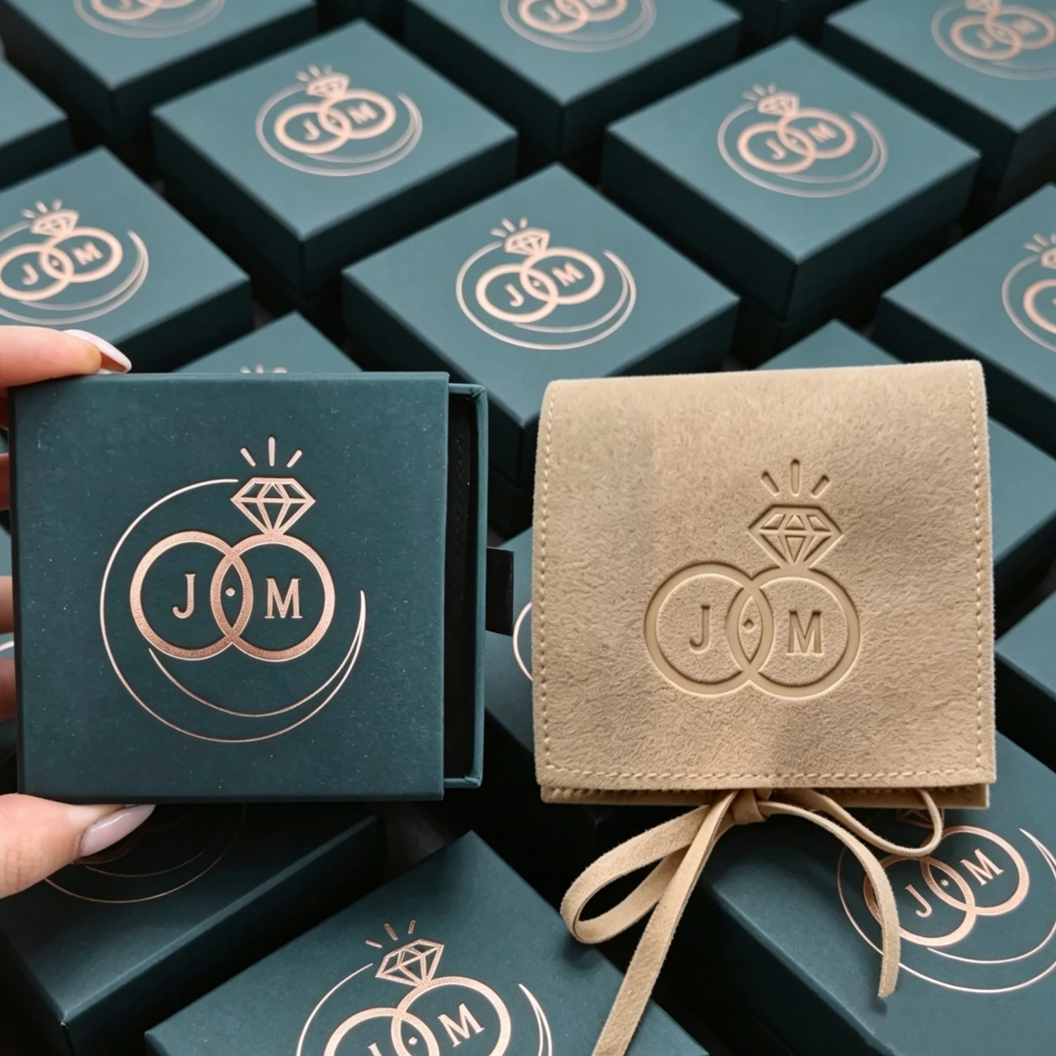 Custom Logo 20Pcs Cardboard Packaging Drawer Box Microfiber Jewelry Pouch For Wedding Birthday Shower Party Favor
Custom Logo 20Pcs Cardboard Packaging Drawer Box Microfiber Jewelry Pouch For Wedding Birthday Shower Party Favor