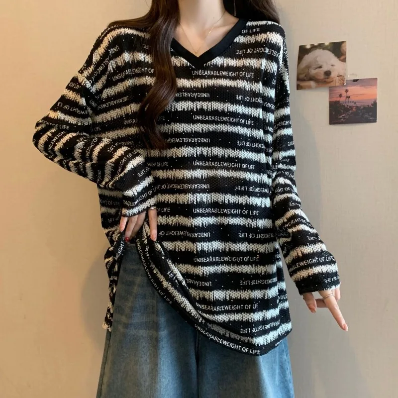 Large Size Women's Early Autumn Slim Shoulder V-neck Long-sleeved T-shirt Loose Striped Bottoming Shirt Top
Large Size Women's Early Autumn Slim Shoulder V-neck Long-sleeved T-shirt Loose Striped Bottoming Shirt Top