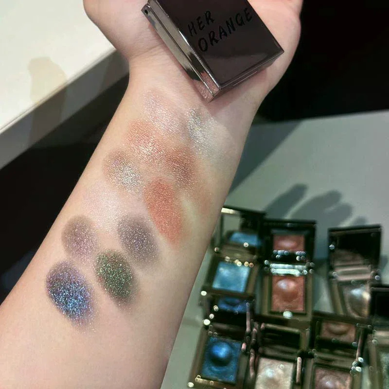 Single Eyeshadow Pan Pearlescent Glitter Shimmer Brightening Under Eye Highlighter Putty For Makeup Artistry
Single Eyeshadow Pan Pearlescent Glitter Shimmer Brightening Under Eye Highlighter Putty For Makeup Artistry