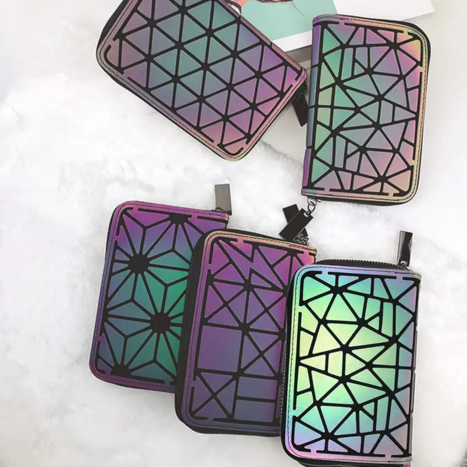 Fashionable, Luminous, and Geometric Design Women's Zipper Wallet - Stylish and Unique Glow Card Holder for Ladies, perfect acce
Fashionable, Luminous, and Geometric Design Women's Zipper Wallet - Stylish and Unique Glow Card Holder for Ladies, perfect acce