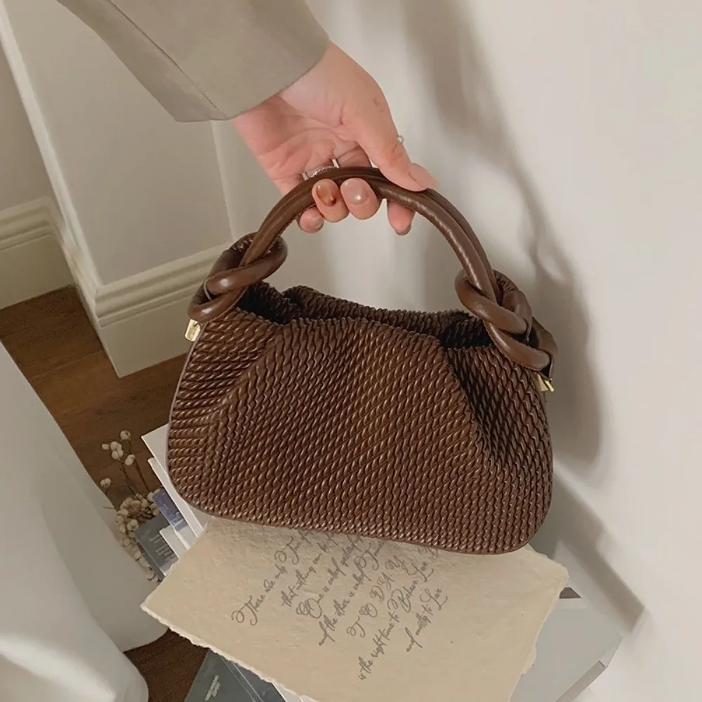 Vintage Pleated Cloud Handbag Moderate Capacity PU Leather Solid-color Woven Shoulder Bag Exquisite Magnetic Closure
Vintage Pleated Cloud Handbag Moderate Capacity PU Leather Solid-color Woven Shoulder Bag Exquisite Magnetic Closure