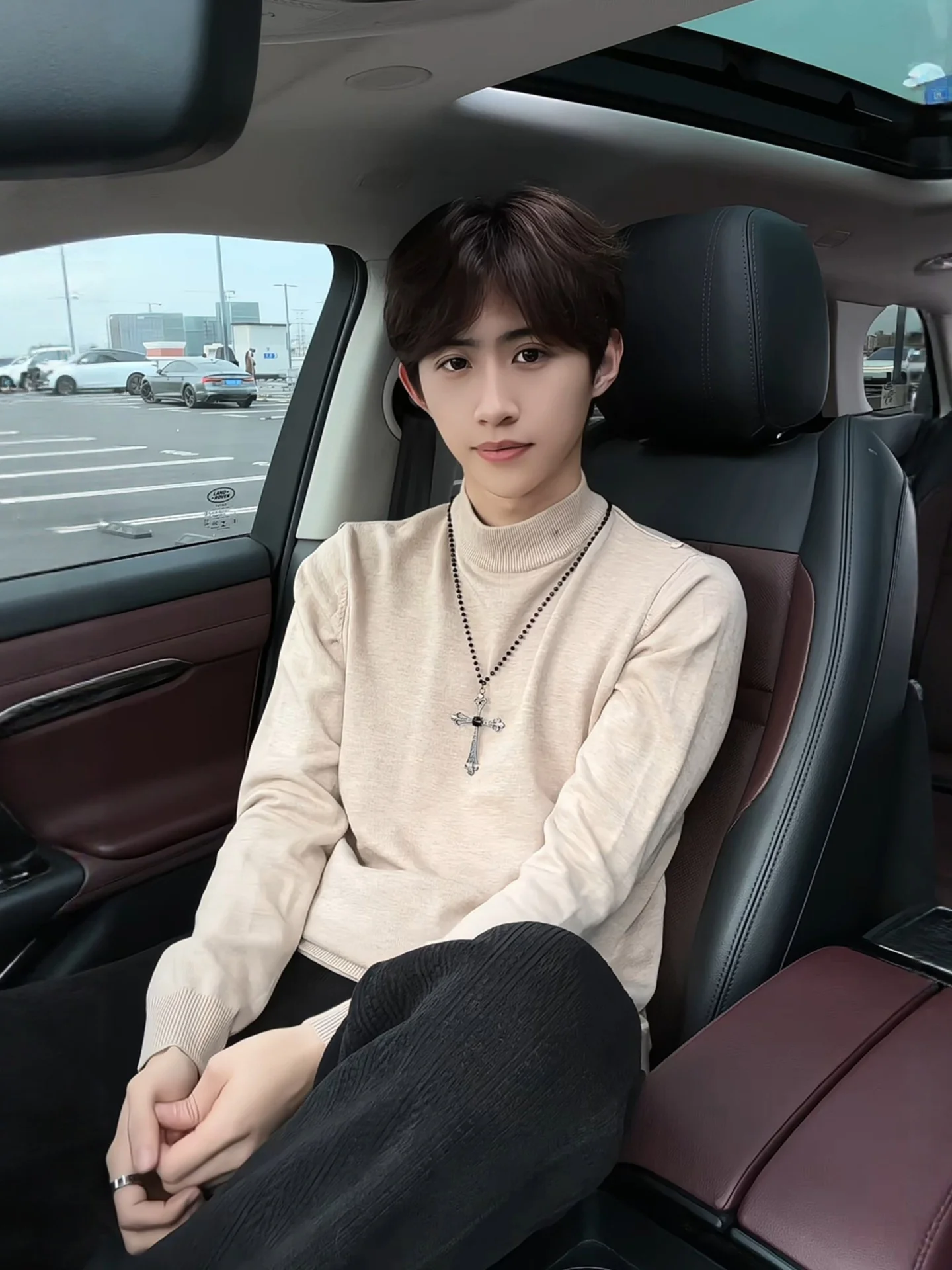 Мужской свитер цвета хаки с высоким воротником, облегающий, эластичный, осенне-зимний, вязаный, повседневный, комфортный и теплый
Мужской свитер цвета хаки с высоким воротником, облегающий, эластичный, осенне-зимний, вязаный, повседневный, комфортный и теплый