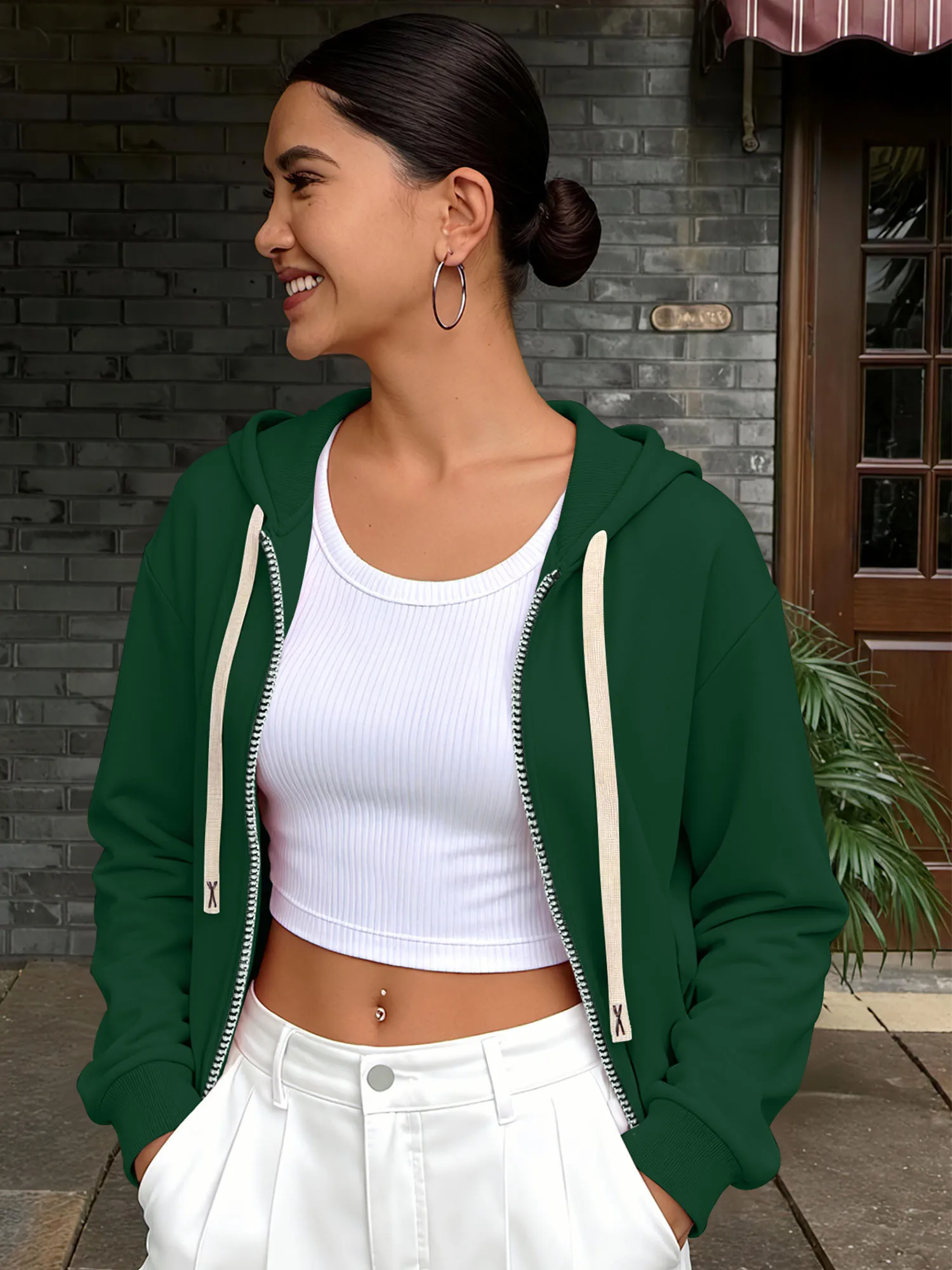 Comfortable Cropped Hooded Sweatshirt, Full Zip Hoodie with Pockets for Travel & Outdoor Trips
Comfortable Cropped Hooded Sweatshirt, Full Zip Hoodie with Pockets for Travel & Outdoor Trips