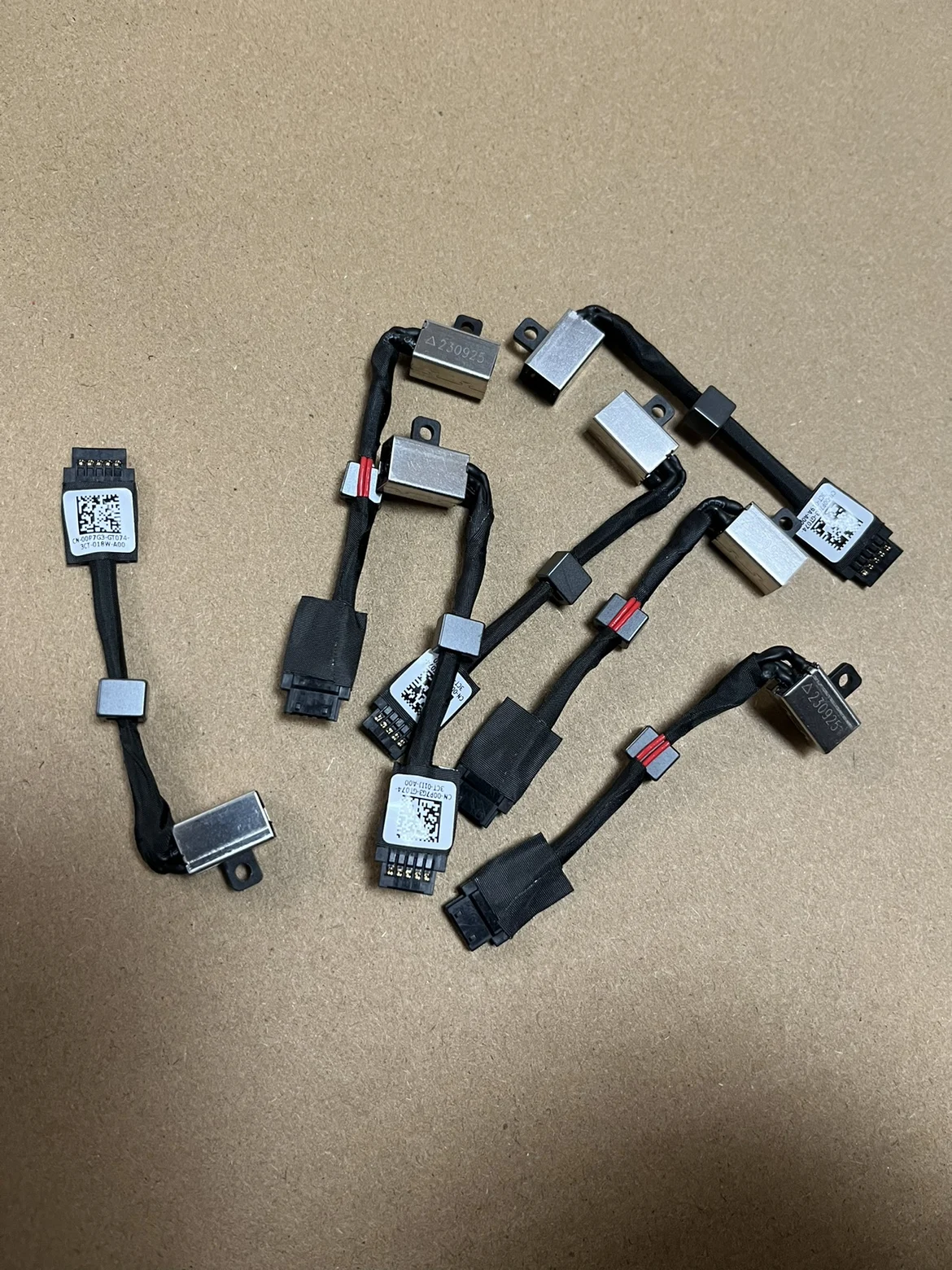 3 шт. новый для Dell 9343 9350 9360 9370 P54G 00P7G3 интерфейсный кабель питания, зарядная головка
3 шт. новый для Dell 9343 9350 9360 9370 P54G 00P7G3 интерфейсный кабель питания, зарядная головка