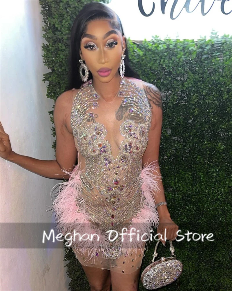Sexy O Neck Short Prom Dresses 2025 For Black Girls Beaded Birthday Party Gown Rhinestone Feathers Mini Cocktail Robe Customized
Sexy O Neck Short Prom Dresses 2025 For Black Girls Beaded Birthday Party Gown Rhinestone Feathers Mini Cocktail Robe Customized
