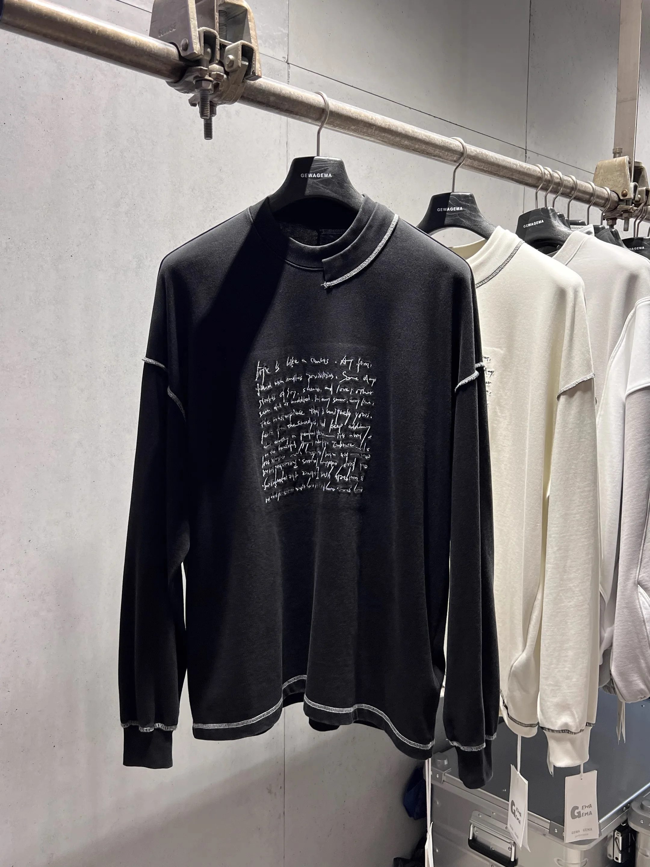 Мужская свободная футболка с длинным рукавом American Sle Heavyweight GEWAGEMA, базовый слой, модный тренд для осени и зимы в стиле High Street
Мужская свободная футболка с длинным рукавом American Sle Heavyweight GEWAGEMA, базовый слой, модный тренд для осени и зимы в стиле High Street