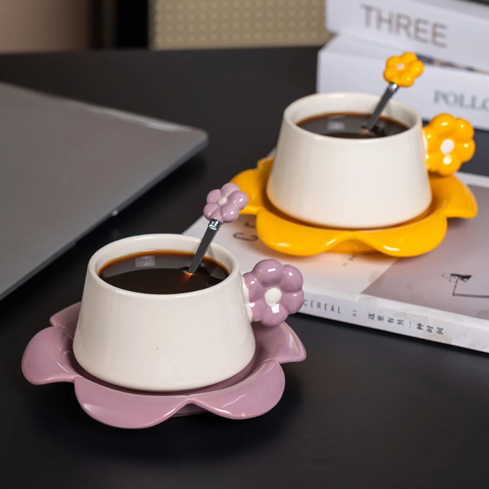 Креативный керамический набор для кофе с цветочным узором: чашка и блюдце для дома, модные изысканные кружки для чая и молока, универсальная посуда для напитков
Креативный керамический набор для кофе с цветочным узором: чашка и блюдце для дома, модные изысканные кружки для чая и молока, универсальная посуда для напитков