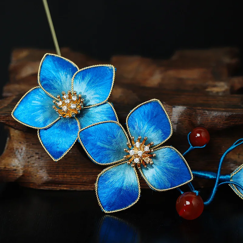 Chinese Style Real Silk Velvet Flower Brooch Royal Blue Series Businese Suit Accessories Fashion Exquisite Corsage
Chinese Style Real Silk Velvet Flower Brooch Royal Blue Series Businese Suit Accessories Fashion Exquisite Corsage