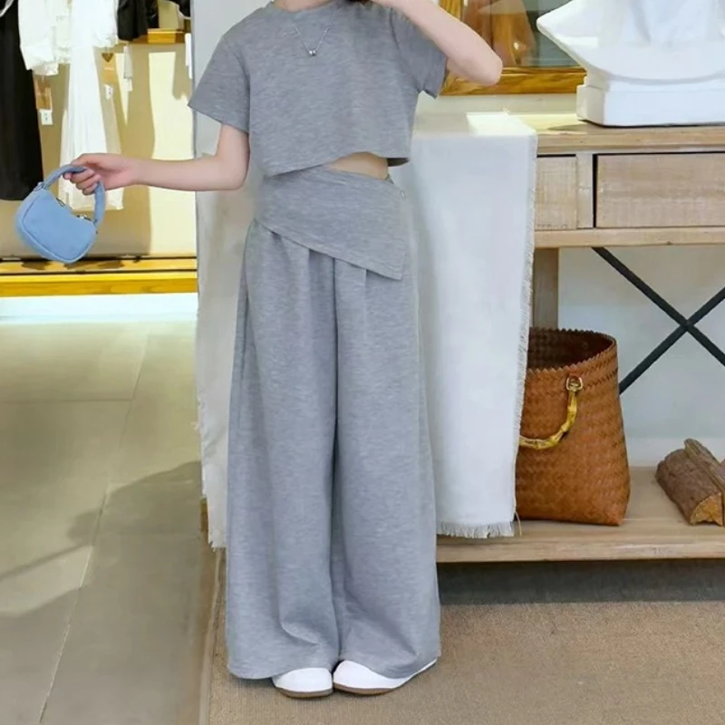 Girls' Spring/Summer/Autumn Clothing Set 2025 New Collection Knitted Short Sleeve Wide Leg Pants Two Piece Set
Girls' Spring/Summer/Autumn Clothing Set 2025 New Collection Knitted Short Sleeve Wide Leg Pants Two Piece Set