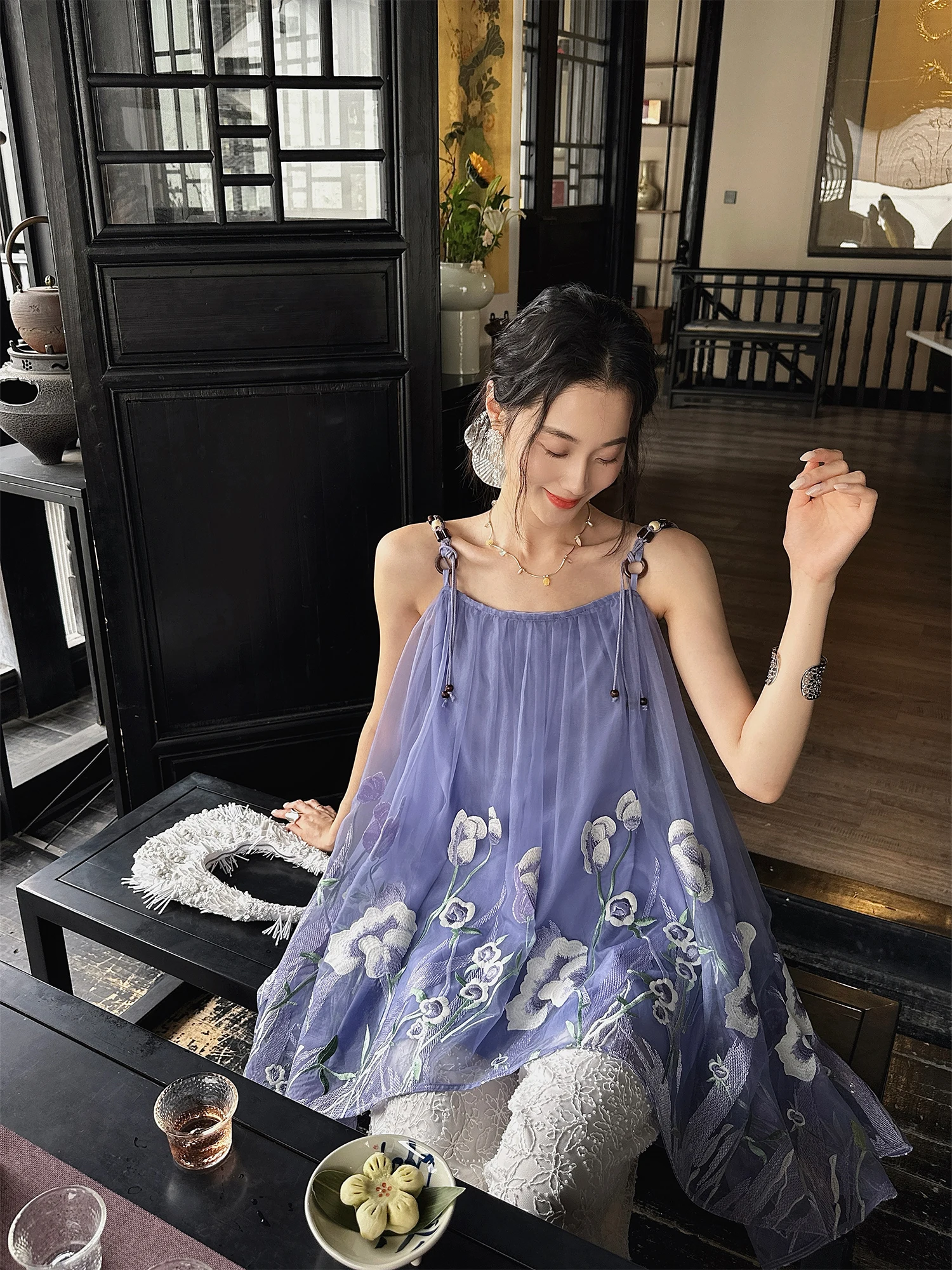 Sanji Bla Flower New Chinese Sle Svel Strap Top Women Summer Outdoor Wear Embroidered Floral Pattern Simple Commute...
Sanji Bla Flower New Chinese Sle Svel Strap Top Women Summer Outdoor Wear Embroidered Floral Pattern Simple Commute...