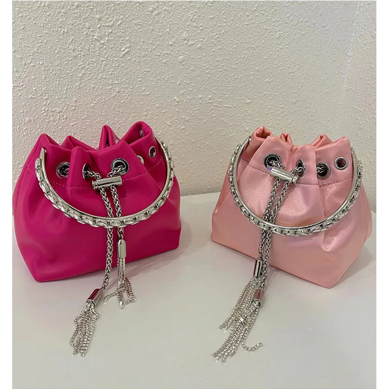 Luxury Shiny Diamonds Tote Bags for Women 2022 New Women's Designer Handbags Female Bucket Shoulder Crossbody Bags
Luxury Shiny Diamonds Tote Bags for Women 2022 New Women's Designer Handbags Female Bucket Shoulder Crossbody Bags