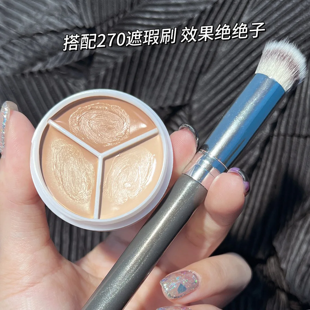The three-color concealer cover plate covers facial spots, acne marks and acne-prone skin
The three-color concealer cover plate covers facial spots, acne marks and acne-prone skin