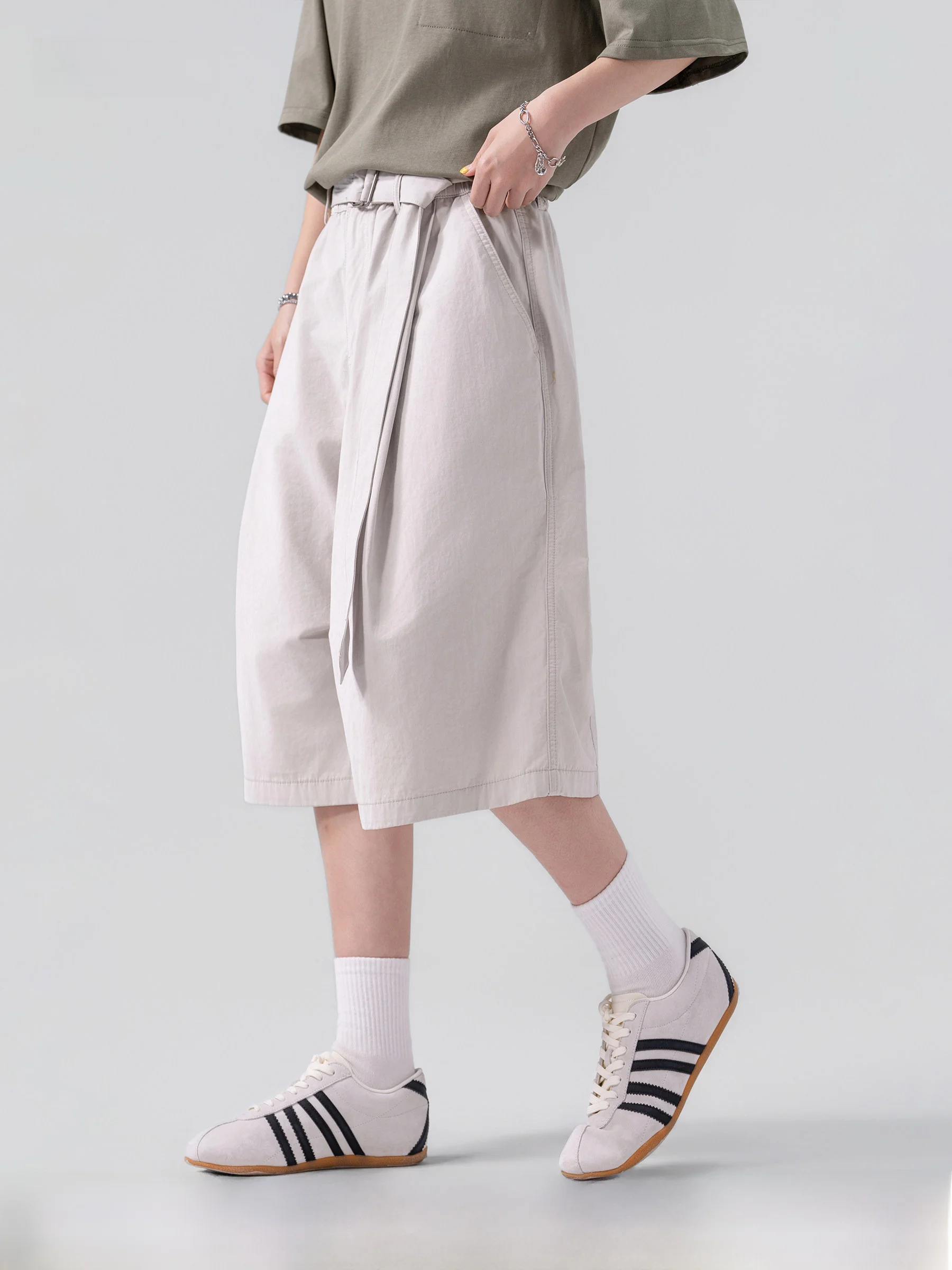 AOGZ Pure Color Design Wide Leg Casual Shorts Men Women Knee-Length Loose Fit Summer New Style City Commute Outdoor Activity
AOGZ Pure Color Design Wide Leg Casual Shorts Men Women Knee-Length Loose Fit Summer New Style City Commute Outdoor Activity