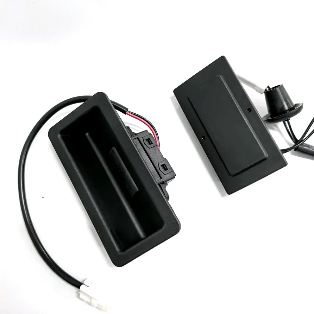 For Roewe ERX5 RX8 360 RX3 Trunk Opening Switch Button Electric Tailgate Buttons 10320961
For Roewe ERX5 RX8 360 RX3 Trunk Opening Switch Button Electric Tailgate Buttons 10320961