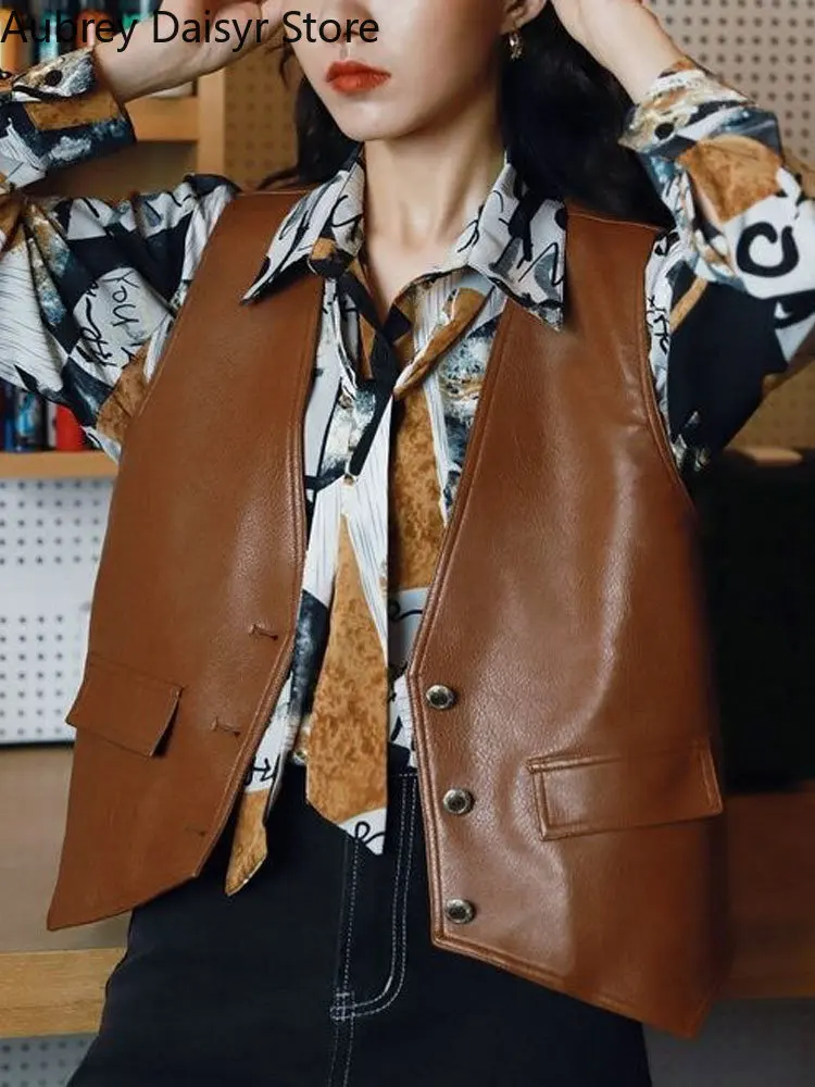 Punk V-neck Leather Vest Women Korean Fashion Cropped Streetwear Vest Leather Vintage Casual Sleeveless Leather Outwear 2023 New
Punk V-neck Leather Vest Women Korean Fashion Cropped Streetwear Vest Leather Vintage Casual Sleeveless Leather Outwear 2023 New
