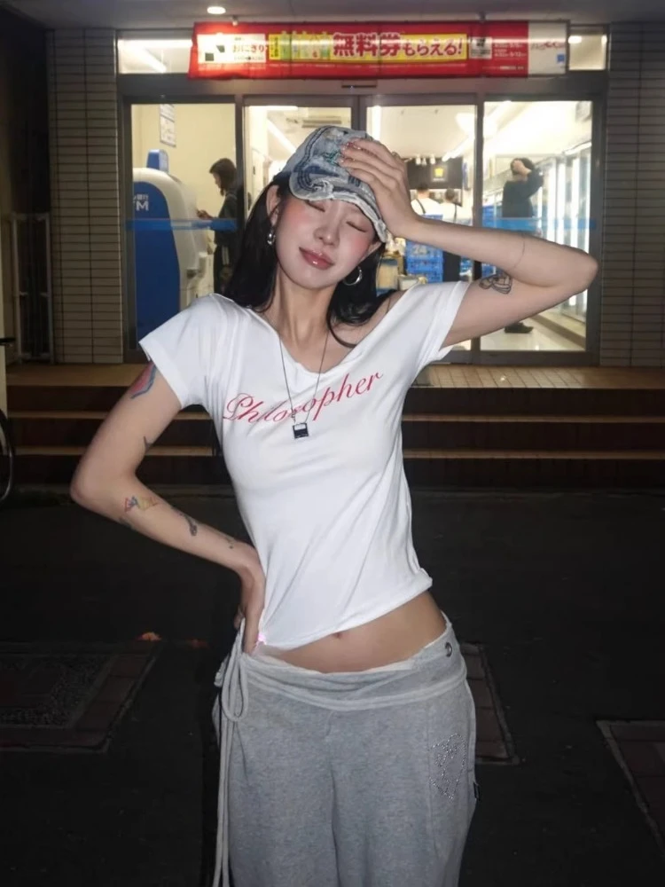 Fashion Sexy Skew Collar Off Shoulder T-shirts Y2k Letter Print Short Sleeve Tee Shirt 2025 Summer New White Top for Women
Fashion Sexy Skew Collar Off Shoulder T-shirts Y2k Letter Print Short Sleeve Tee Shirt 2025 Summer New White Top for Women