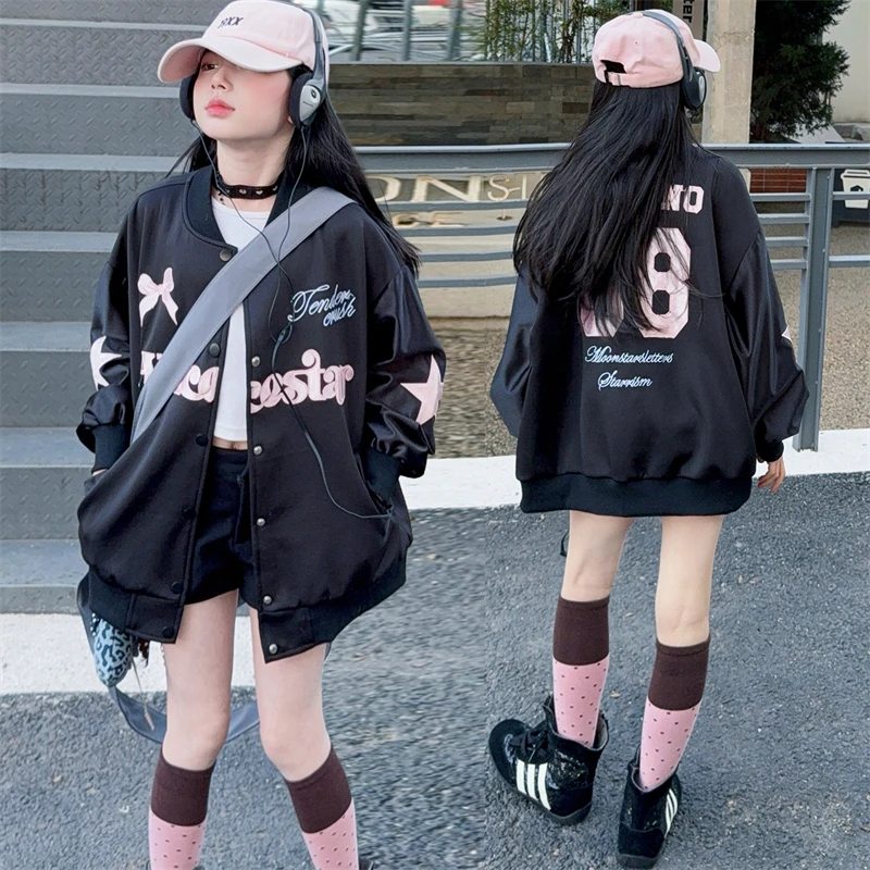 Детская бейсбольная куртка для девочек, весенне-осенняя, с милым бантом и звездным принтом, повседневная свободная куртка на пуговицах, модная уличная одежда для детей
Детская бейсбольная куртка для девочек, весенне-осенняя, с милым бантом и звездным принтом, повседневная свободная куртка на пуговицах, модная уличная одежда для детей