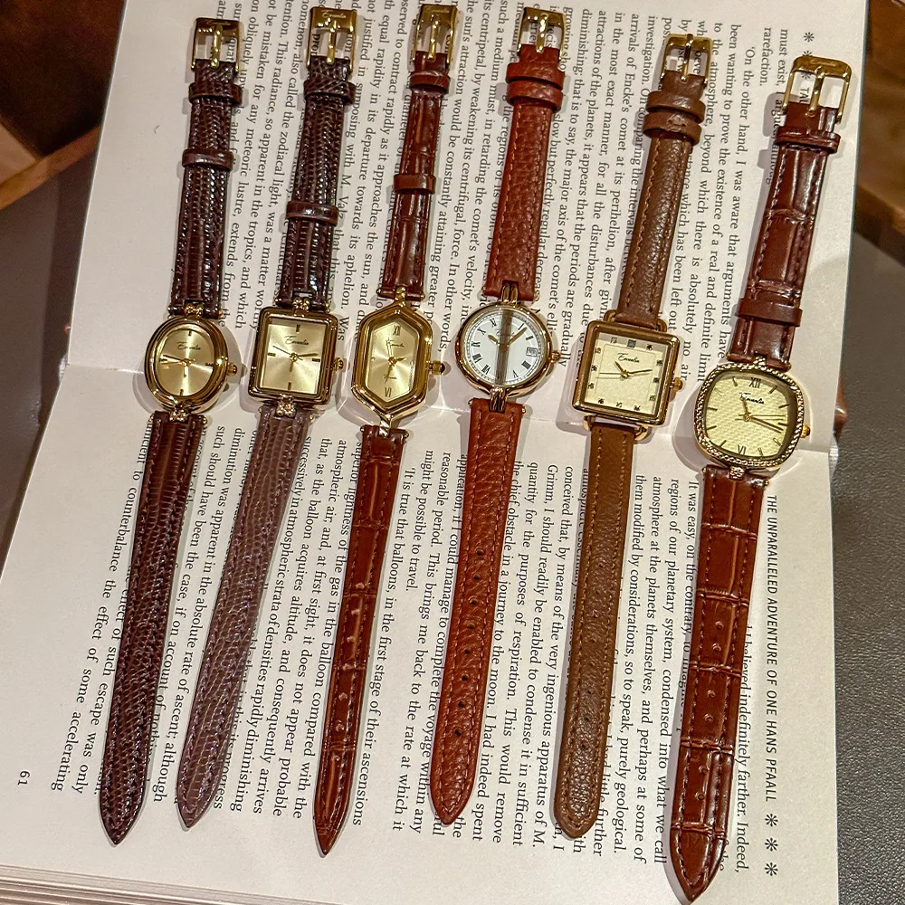 Elegant women's wristwatch, leather strap, niche vintage style, quartz watch, high-quality watch, high-end women's wristwatch.
Elegant women's wristwatch, leather strap, niche vintage style, quartz watch, high-quality watch, high-end women's wristwatch.