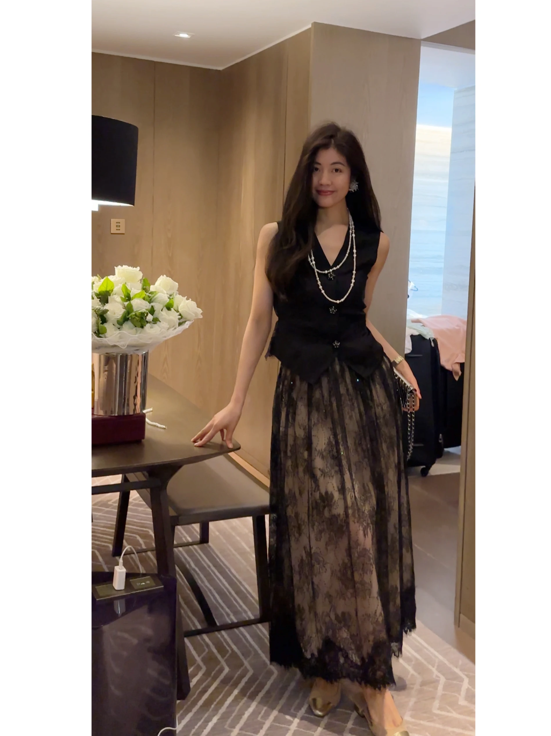 NCOU Summer 2026 Lace Tie Waist V-Neck Slimming Vest Skirt Set Elegant Light Luxury Maturity Style Women's Traditional Costume
NCOU Summer 2026 Lace Tie Waist V-Neck Slimming Vest Skirt Set Elegant Light Luxury Maturity Style Women's Traditional Costume
