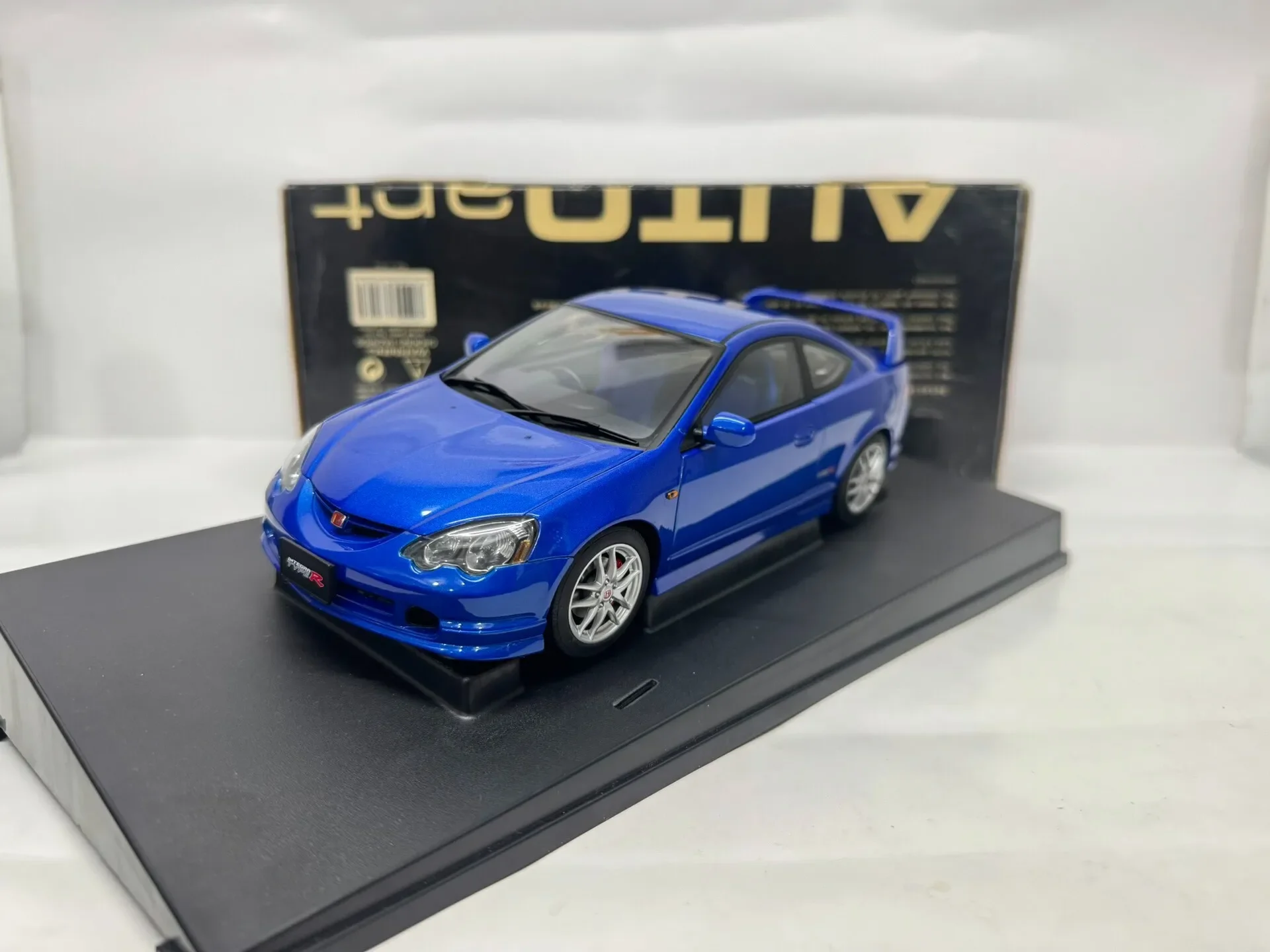 Autoart 1:18 Type R DC5 Blue JDM Simulation Limited Edition All Open Alloy Metal Static Car Model Toy Gift
Autoart 1:18 Type R DC5 Blue JDM Simulation Limited Edition All Open Alloy Metal Static Car Model Toy Gift