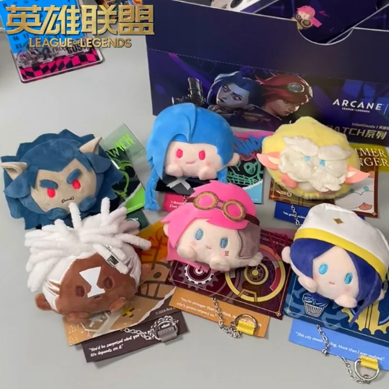 Новый игровой персонаж League Of Legends Jinx The Sheriff Of Piltover, плюшевые игрушки, значок, украшение для рюкзака, окружающие игрушки, подарки
Новый игровой персонаж League Of Legends Jinx The Sheriff Of Piltover, плюшевые игрушки, значок, украшение для рюкзака, окружающие игрушки, подарки