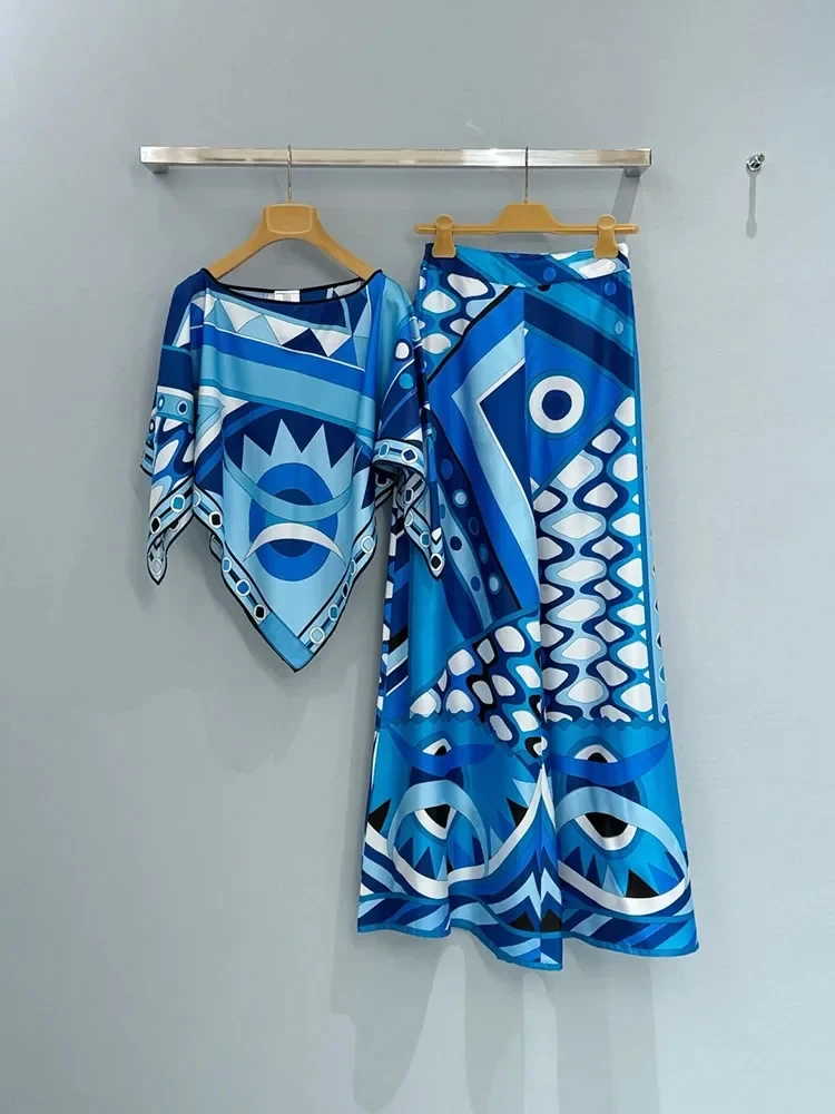 Classic Women's Blue Cloaks Pant Sets with Designer Signature Letter Logo Beachwear Luxury Design Women's Cover-ups Street Sets
Classic Women's Blue Cloaks Pant Sets with Designer Signature Letter Logo Beachwear Luxury Design Women's Cover-ups Street Sets