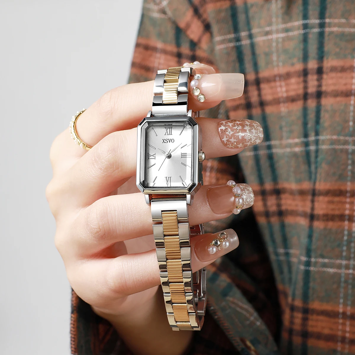 Новые модные женские часы, ультратонкие, простые, элегантные, водонепроницаемые, квадратного дизайна, с ремешком из нержавеющей стали, высококачественные.
Новые модные женские часы, ультратонкие, простые, элегантные, водонепроницаемые, квадратного дизайна, с ремешком из нержавеющей стали, высококачественные.