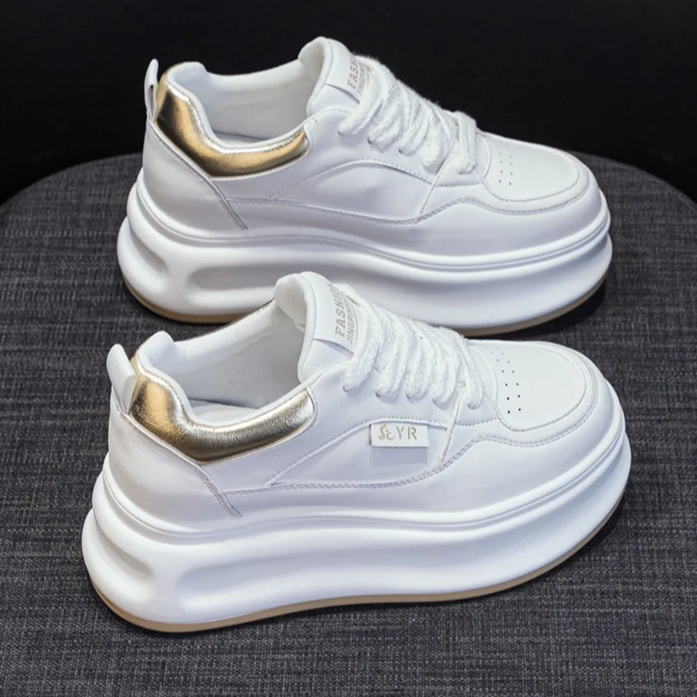 Повседневная женская обувь, весенне-осенняя новая кожаная студенческая обувь на платформе с внутренней стороны, удобные женские кроссовки на танкетке
Повседневная женская обувь, весенне-осенняя новая кожаная студенческая обувь на платформе с внутренней стороны, удобные женские кроссовки на танкетке