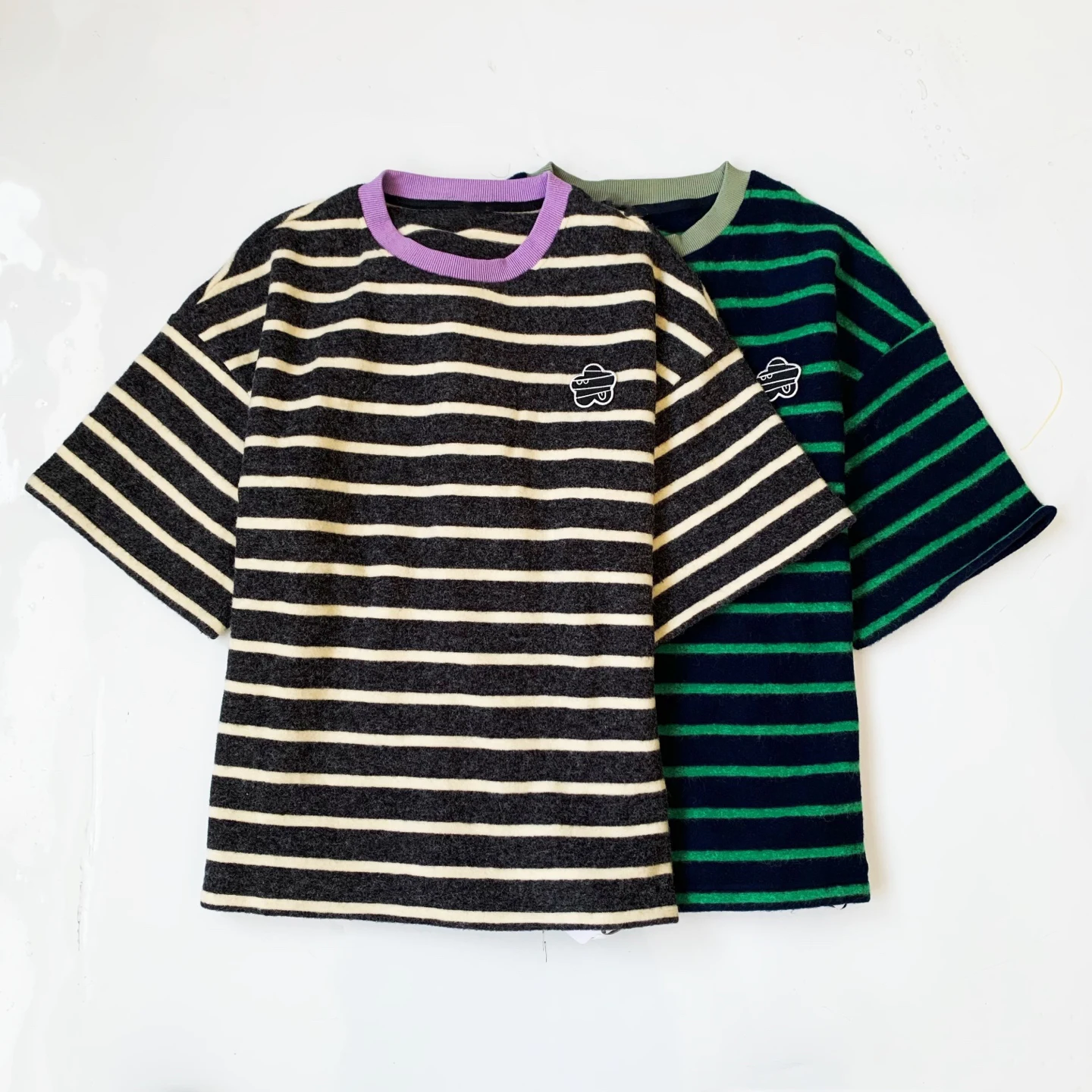 Новая летняя повседневная футболка свободного кроя из хлопка с вышивкой в виде облаков и классическими полосками, модная, омолаживающая, 2026 года
Новая летняя повседневная футболка свободного кроя из хлопка с вышивкой в виде облаков и классическими полосками, модная, омолаживающая, 2026 года