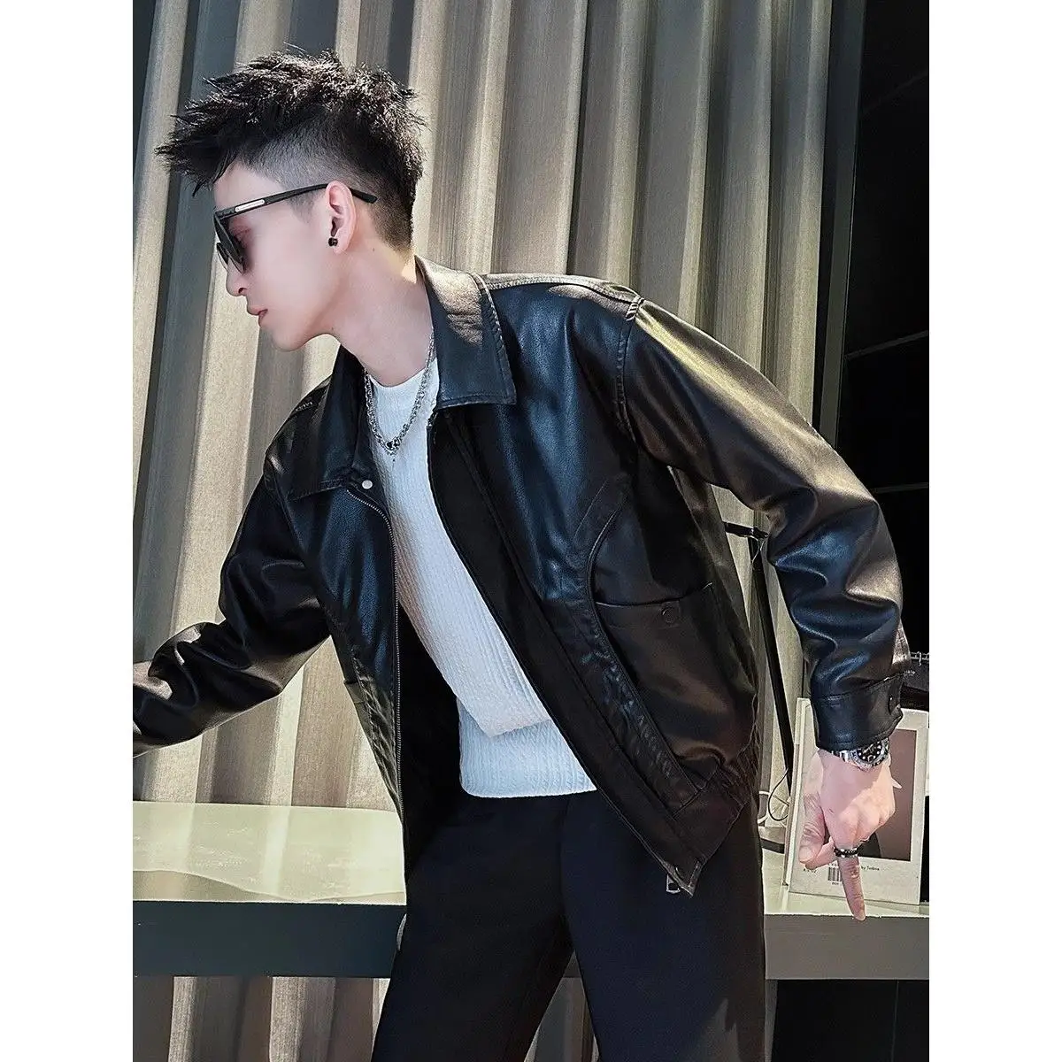 Модная мужская модная уличная одежда из искусственной кожи, зимняя теплая двусторонняя одежда, повседневная одежда Metal Bule Sve
Модная мужская модная уличная одежда из искусственной кожи, зимняя теплая двусторонняя одежда, повседневная одежда Metal Bule Sve