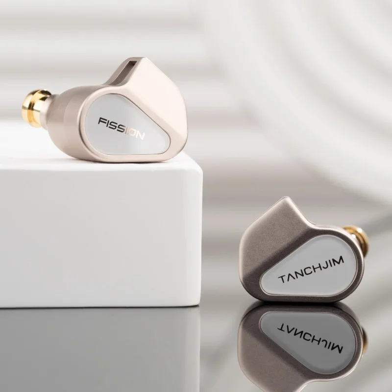 TANCHJIM FISSION Starlight Wired Earphone DMT Flagship Dynamic Coil Unit Aluminum Alloy CNC Cavity HI-FI in-ear Headphones
TANCHJIM FISSION Starlight Wired Earphone DMT Flagship Dynamic Coil Unit Aluminum Alloy CNC Cavity HI-FI in-ear Headphones