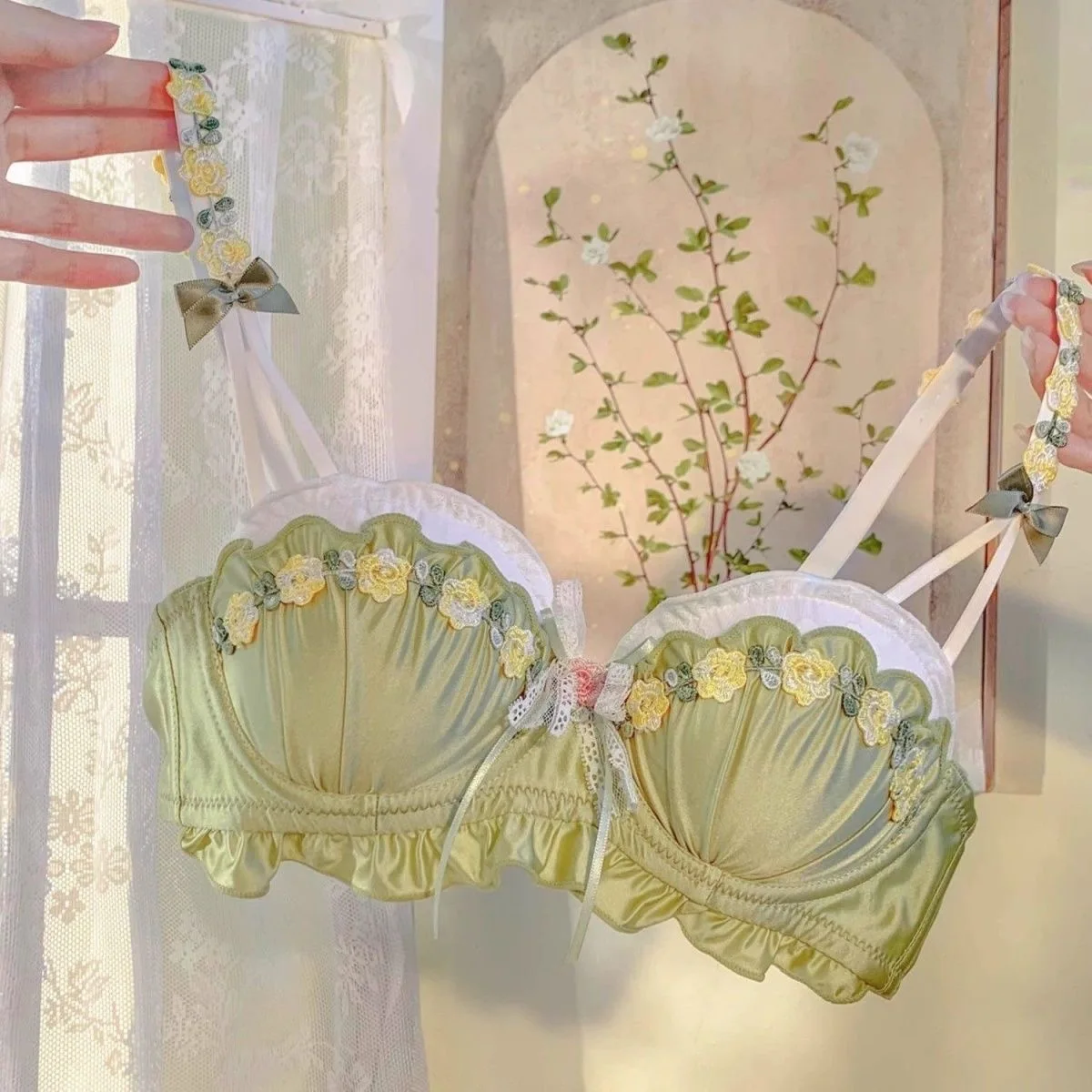 Новый винтажный роскошный атласный комплект нижнего белья с вышивкой, маленькая грудь, собранный из чистой брейс, сладкий кружевной сексуальный верхний бюстгальтер
Новый винтажный роскошный атласный комплект нижнего белья с вышивкой, маленькая грудь, собранный из чистой брейс, сладкий кружевной сексуальный верхний бюстгальтер