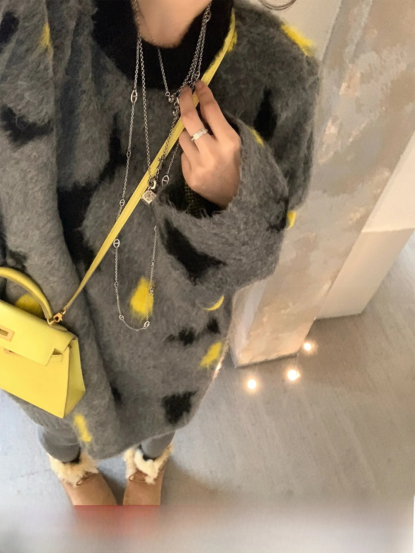 Женский теплый свитер GV Long Fluffy с принтом Paris, флуоресцентный желтый, свободный крой, круглый вырез, для зимы и повседневной носки
Женский теплый свитер GV Long Fluffy с принтом Paris, флуоресцентный желтый, свободный крой, круглый вырез, для зимы и повседневной носки